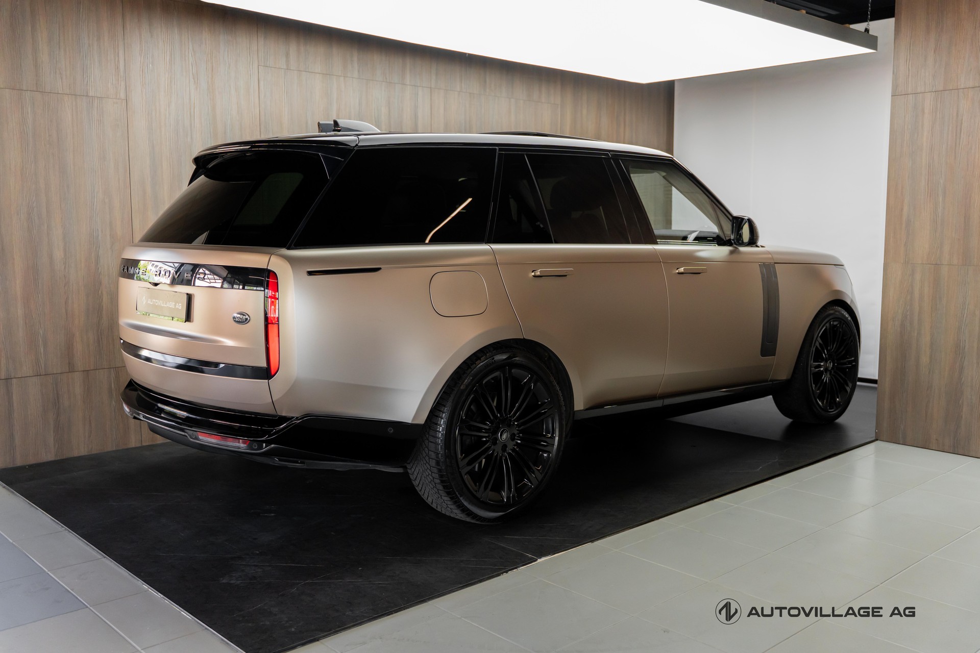 LAND ROVER Range Rover P530 4.4 V8 First Edition Automatic-showroom-element-1