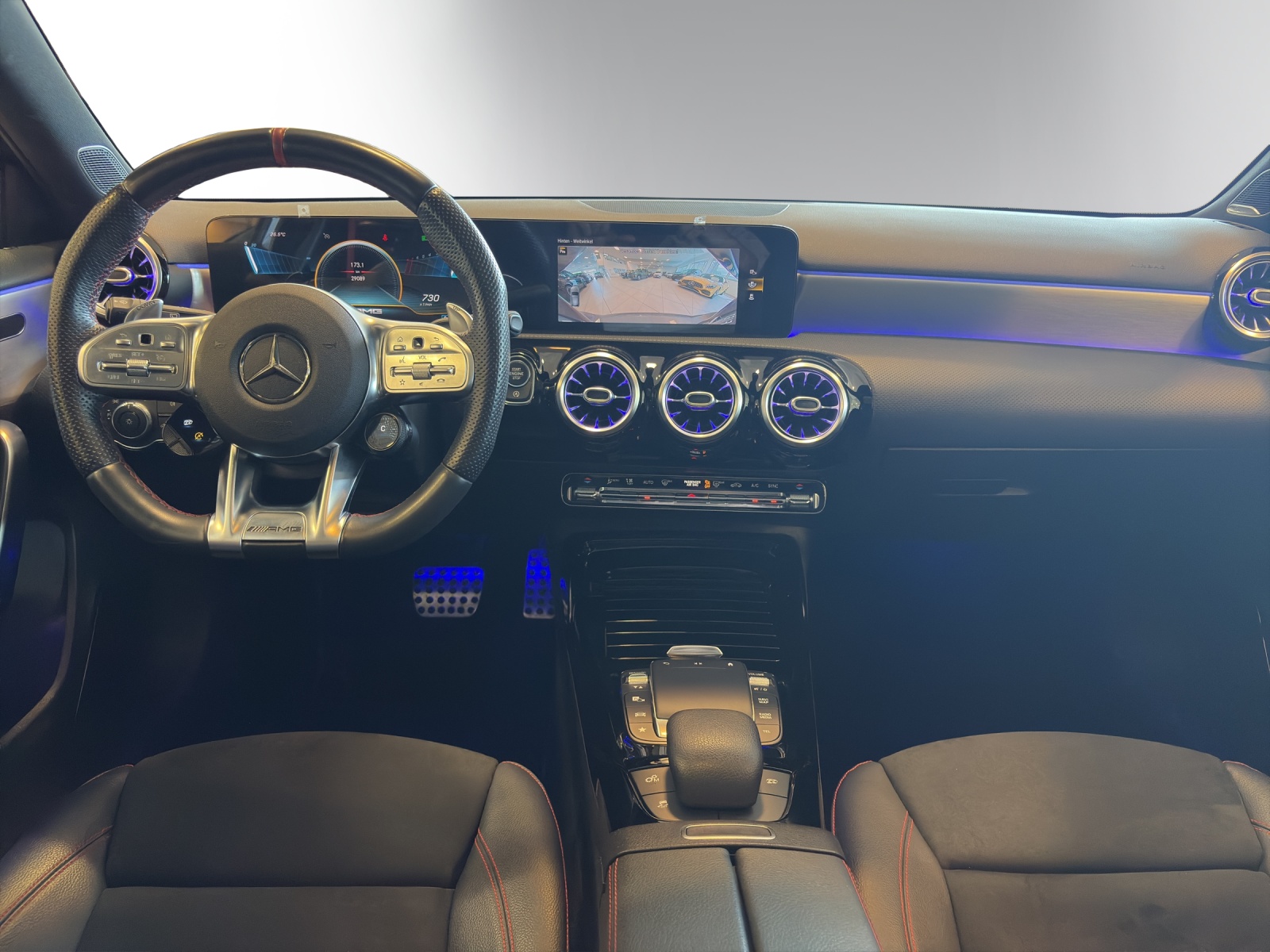 MERCEDES-BENZ A 45 AMG 4Matic+-image-9