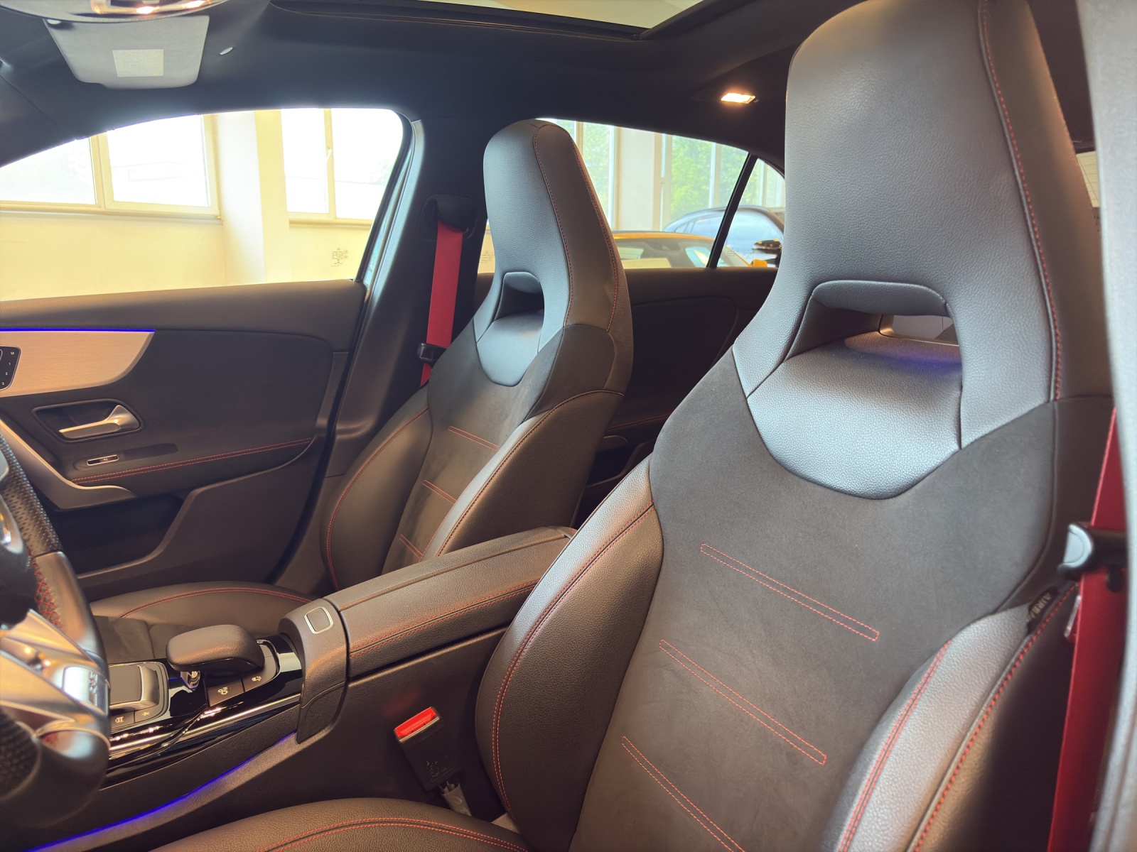 MERCEDES-BENZ A 45 AMG 4Matic+-image-13