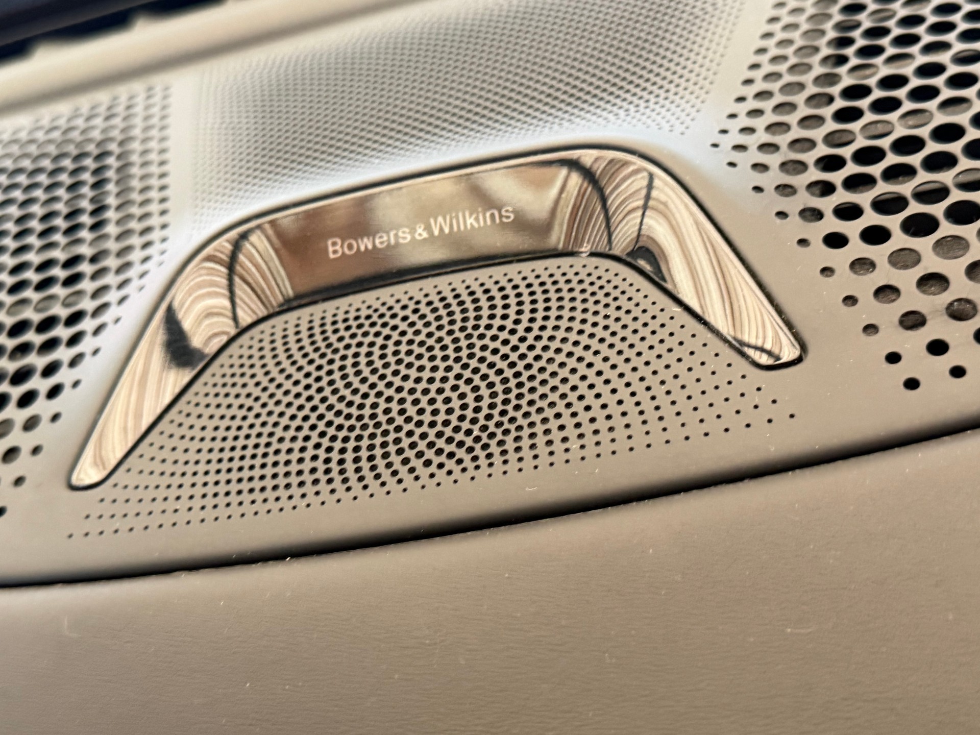 BMW 750i xDrive-image-5