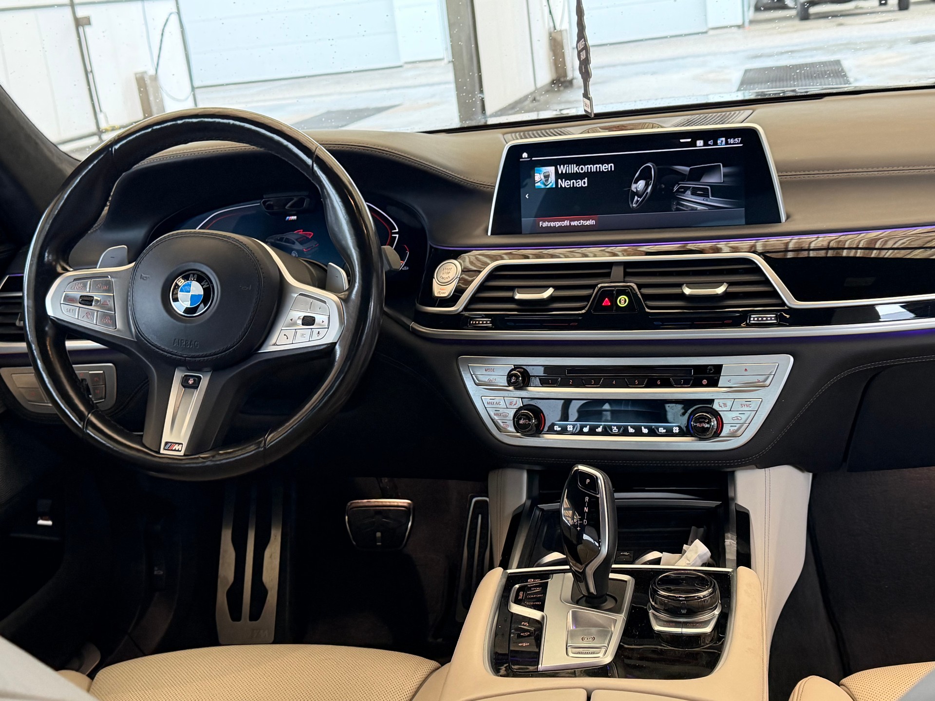 BMW 750i xDrive-image-4