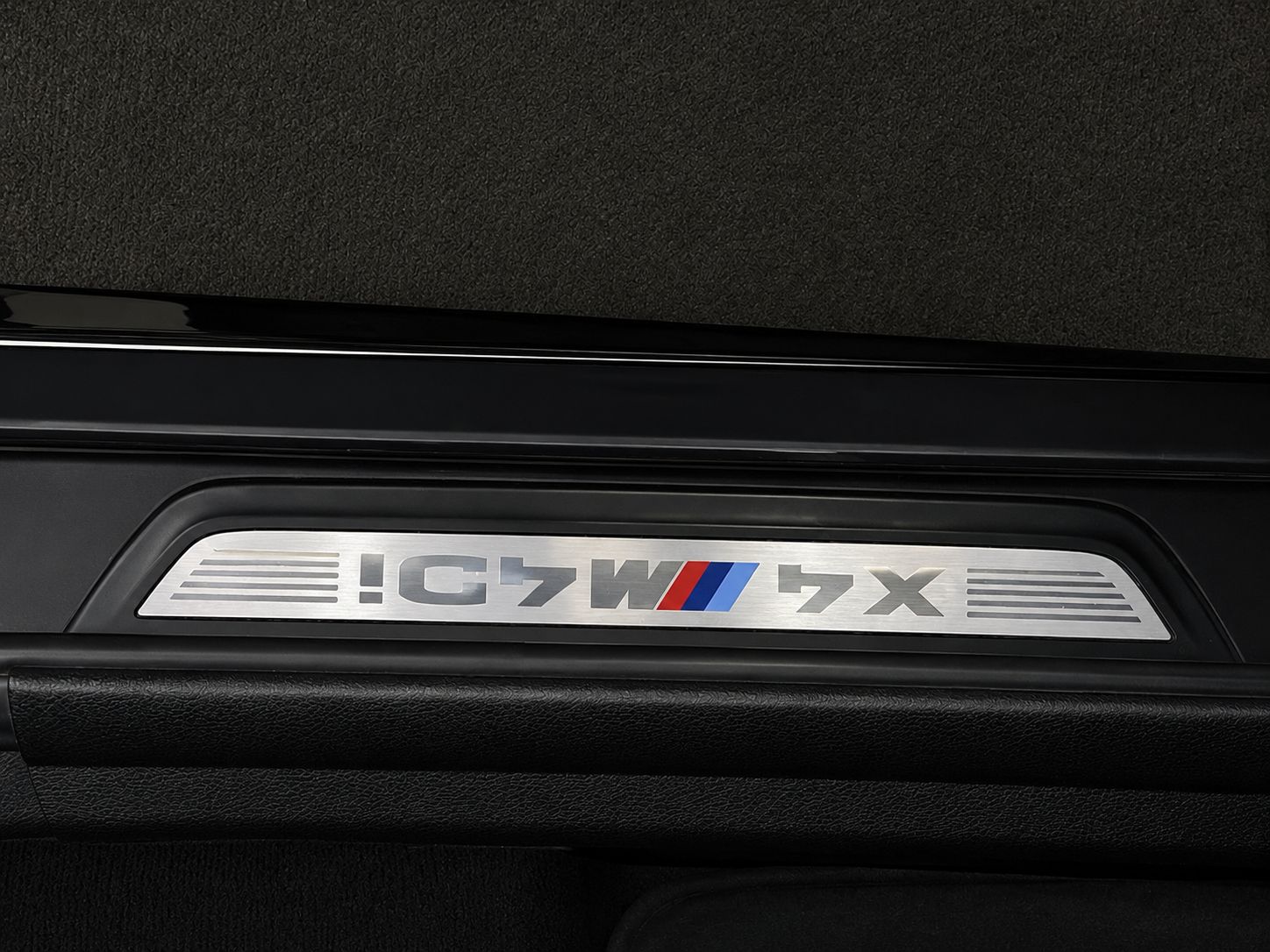 BMW X4 M 40i Steptronic / 360° Camera / Driving Assistant / Full Service by BMW / EL.Sitze-image-24