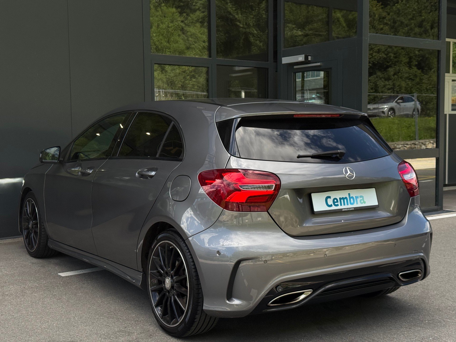 MERCEDES-BENZ A 200 AMG Line 7G-DCT-image-3