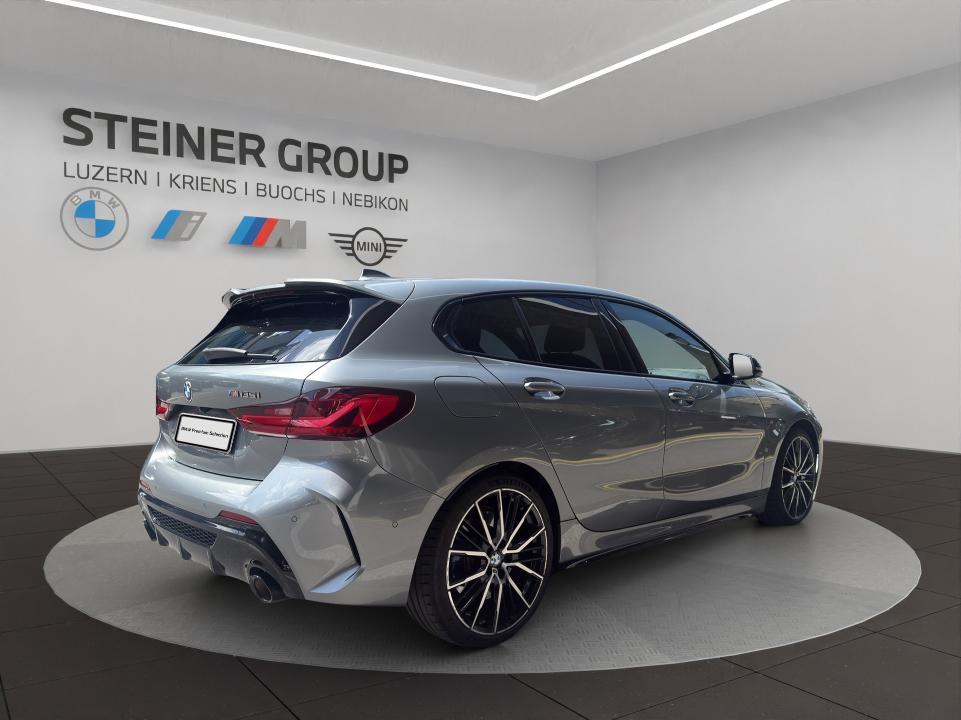 BMW M135i xDrive Steptronic-image-4