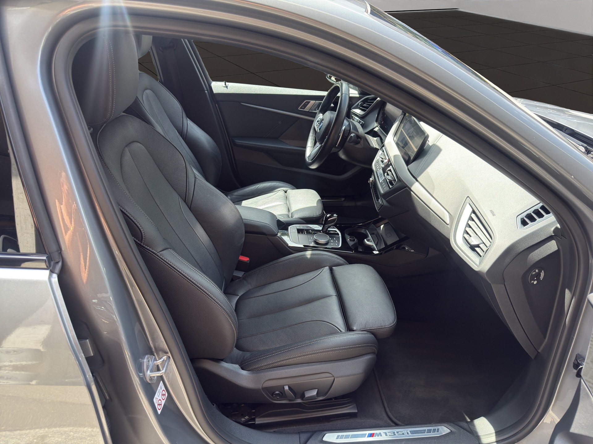 BMW M135i xDrive Steptronic-image-18