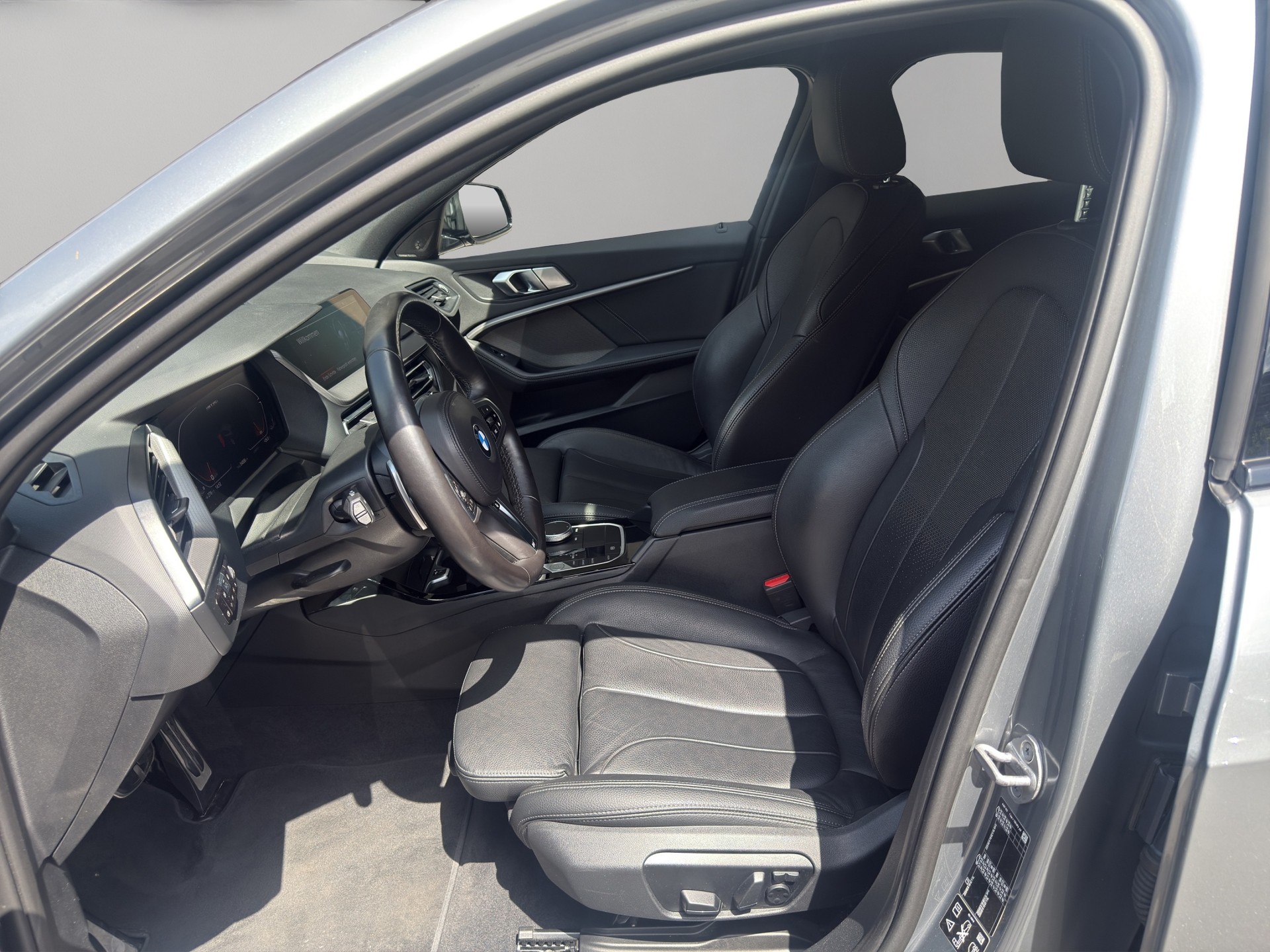 BMW M135i xDrive Steptronic-image-9