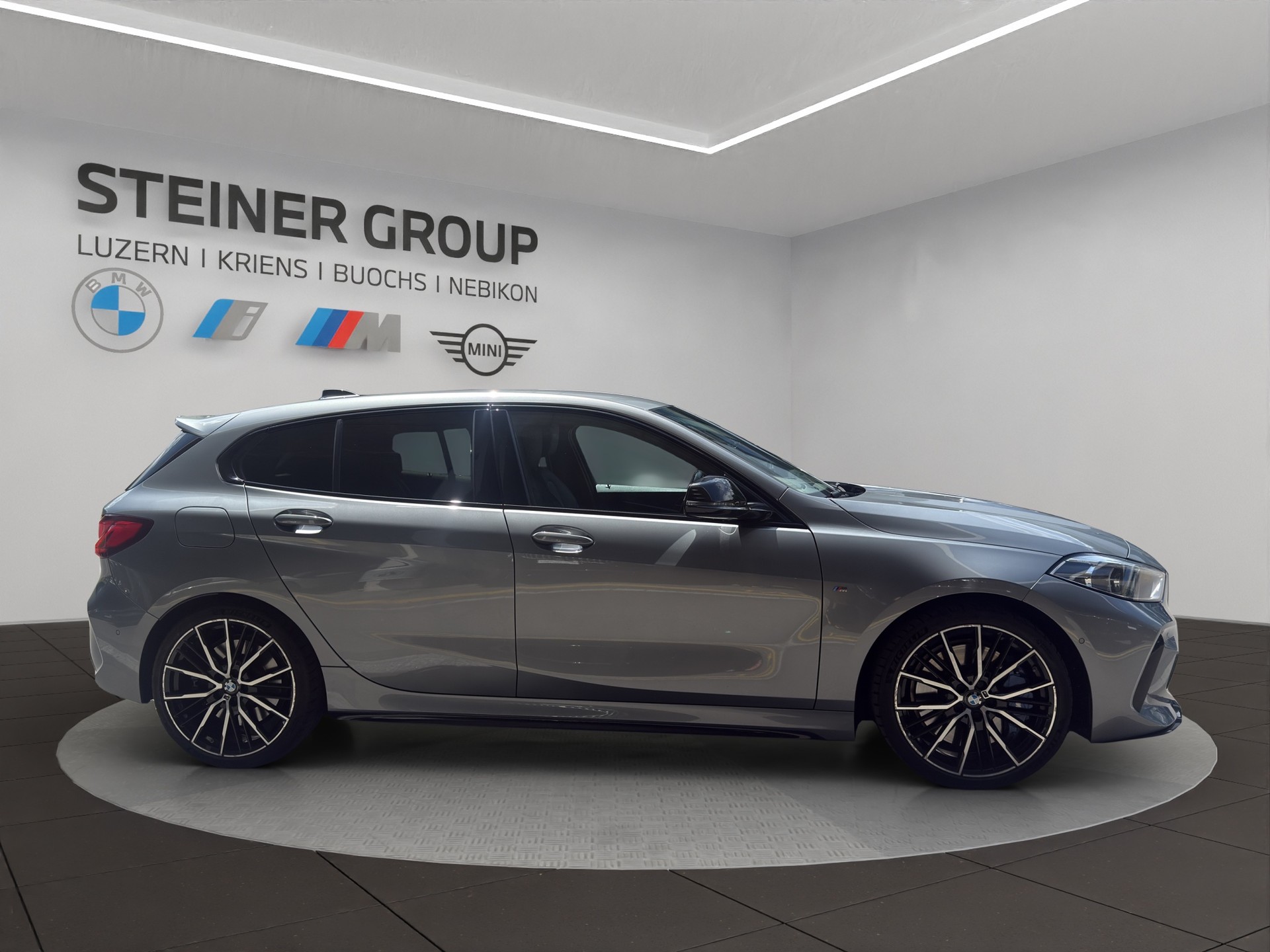 BMW M135i xDrive Steptronic-image-3