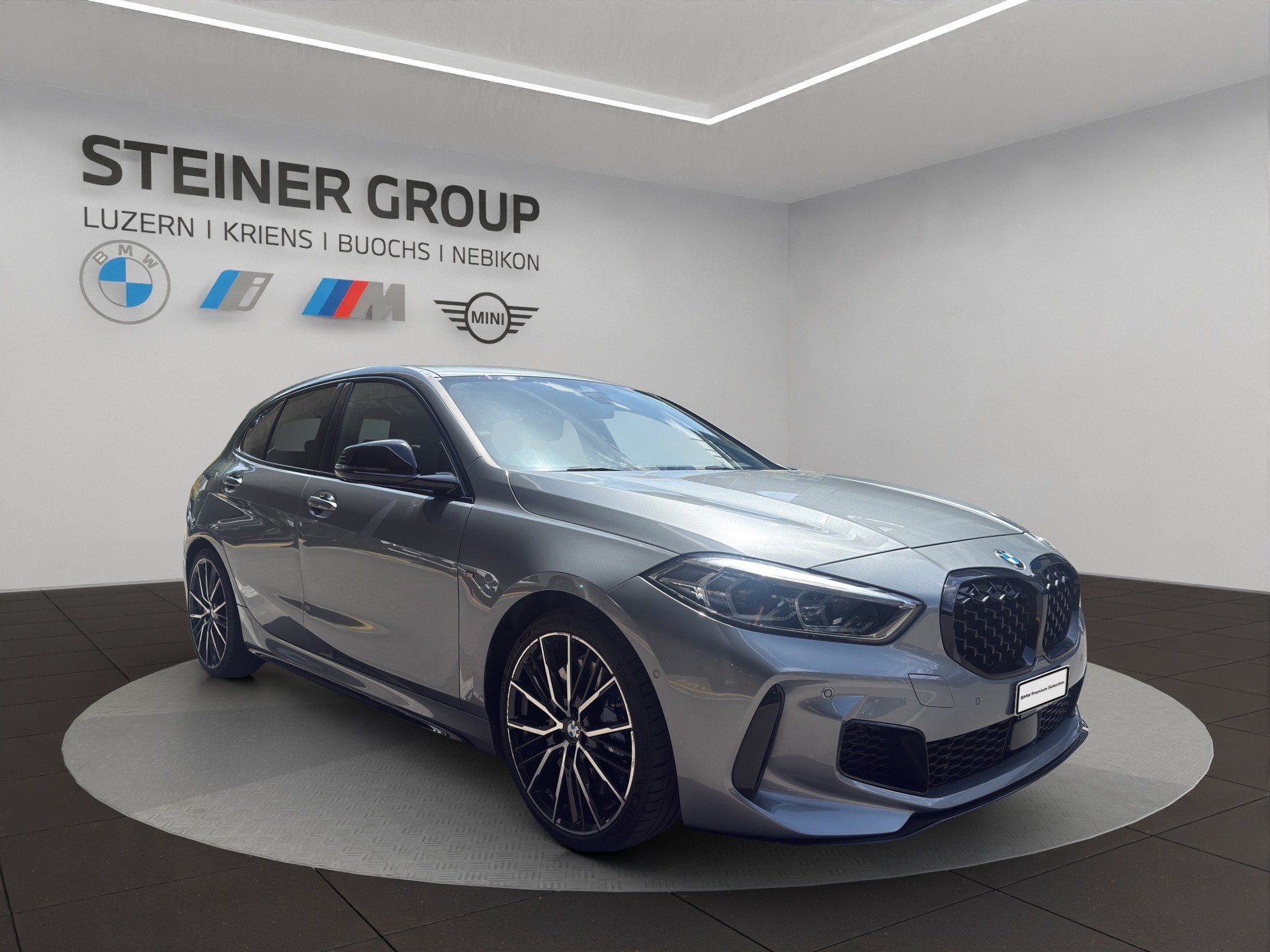 BMW M135i xDrive Steptronic-image-2