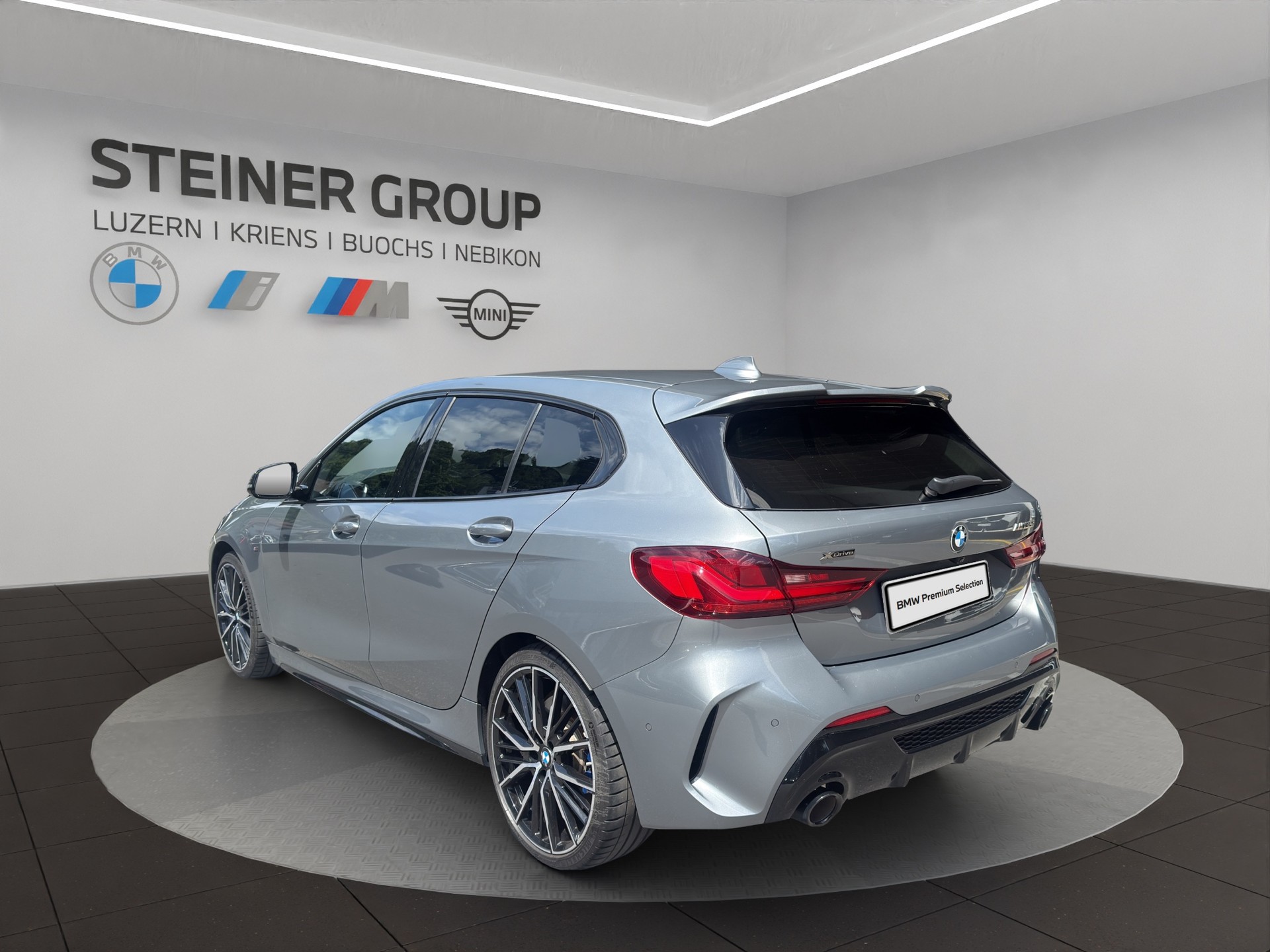 BMW M135i xDrive Steptronic-image-6