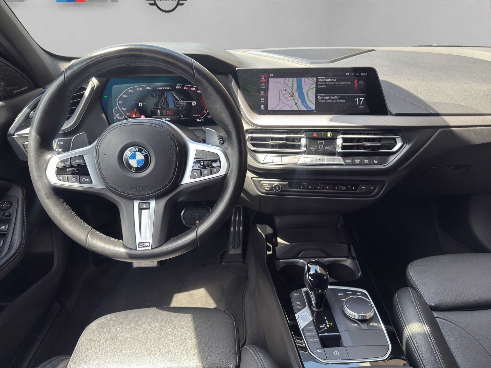 BMW M135i xDrive Steptronic-image-13