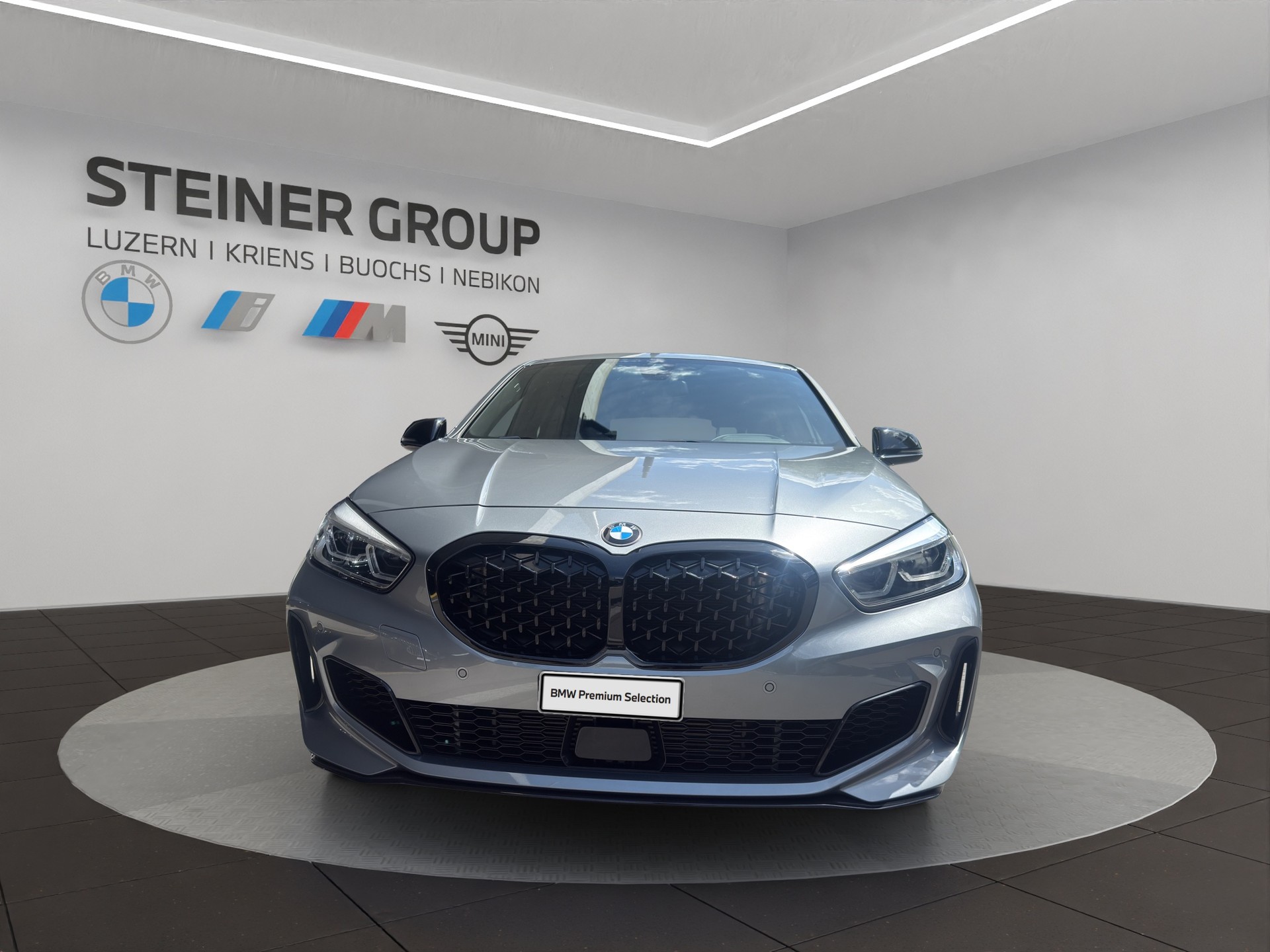 BMW M135i xDrive Steptronic-image-1