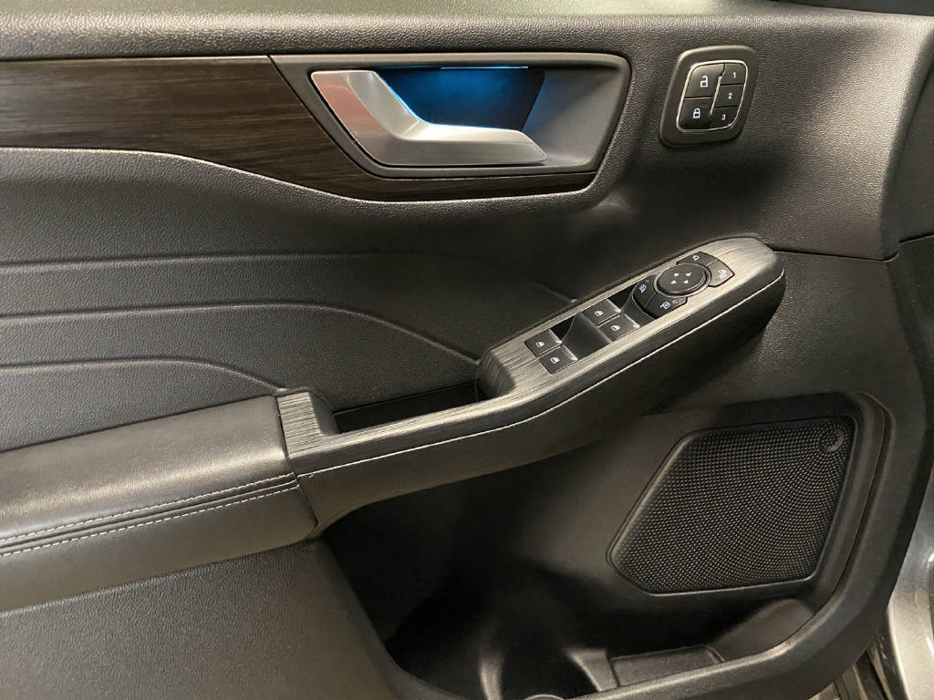 FORD Kuga 2.5 Plug-in Hybrid Vignale-image-11