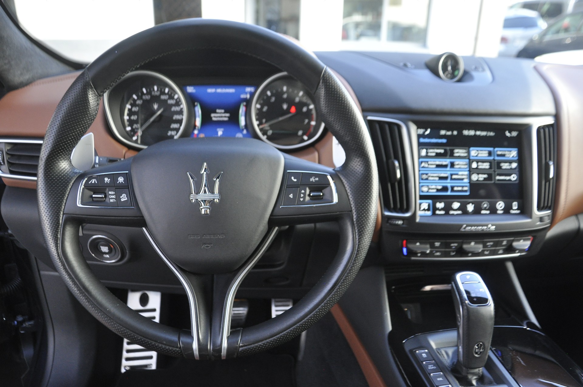 MASERATI Levante 3.0 V6 GranLusso Automatica-image-14