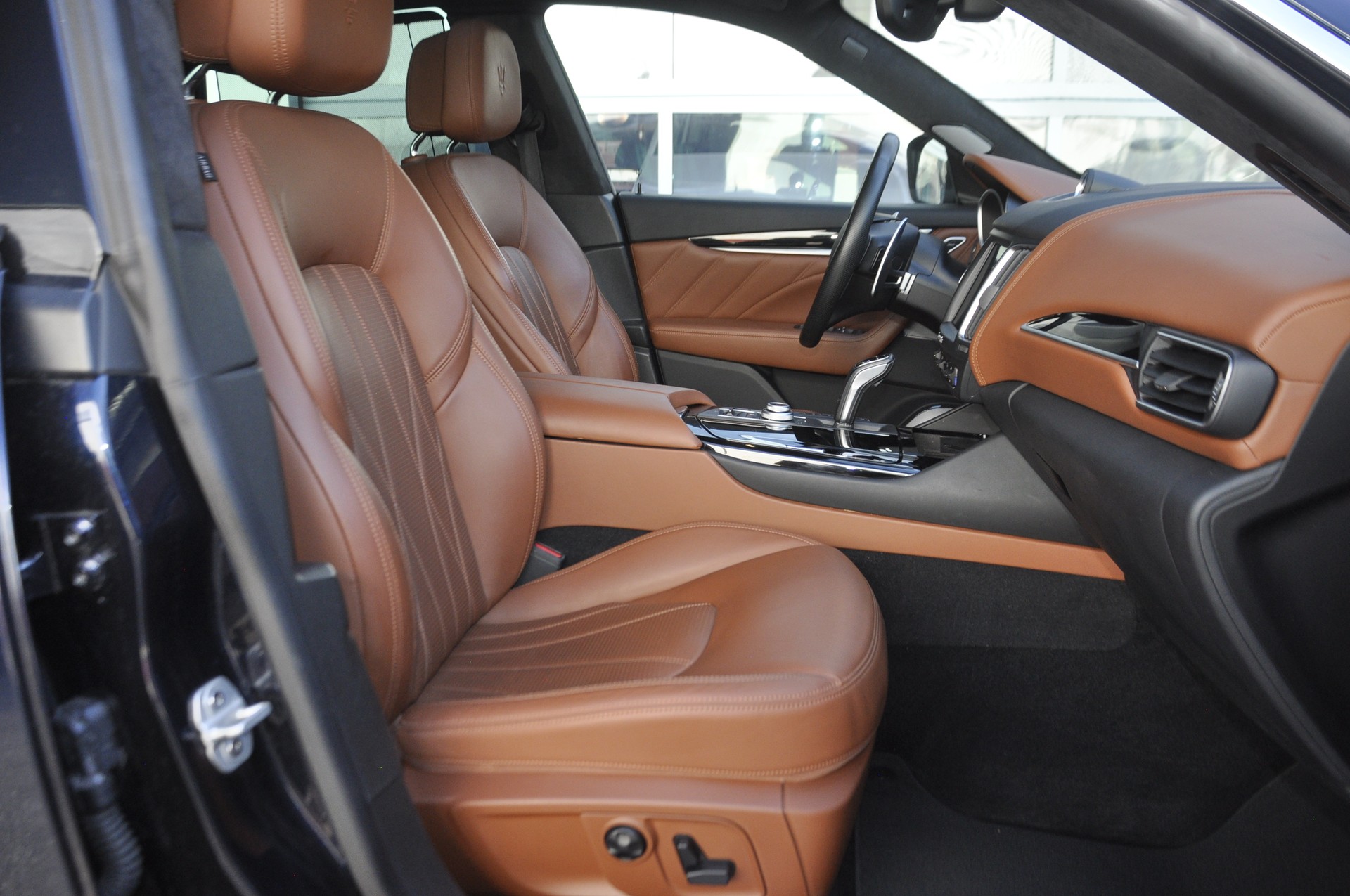 MASERATI Levante 3.0 V6 GranLusso Automatica-image-6