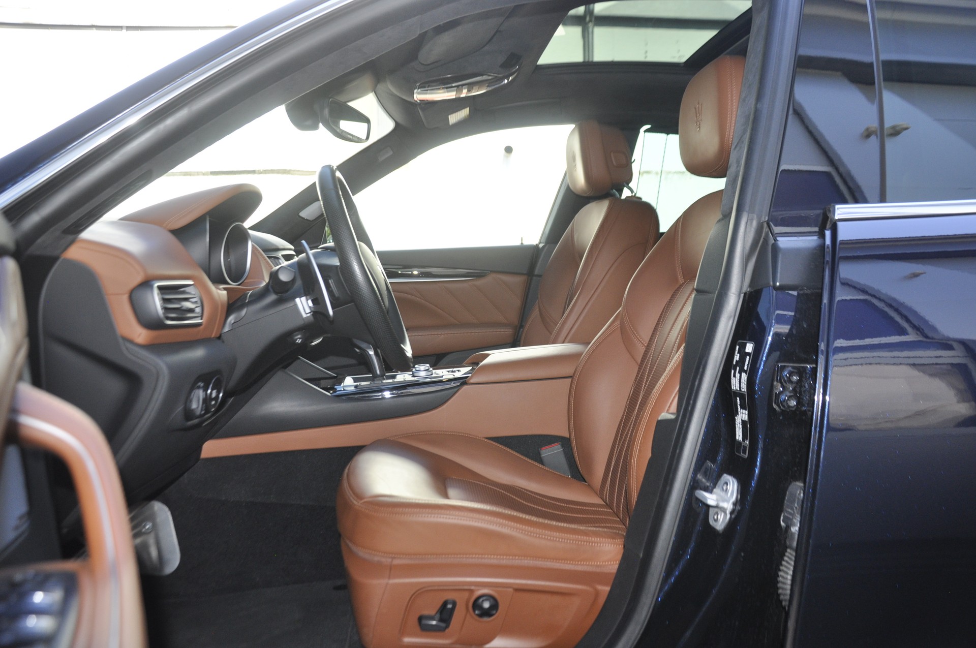 MASERATI Levante 3.0 V6 GranLusso Automatica-image-9