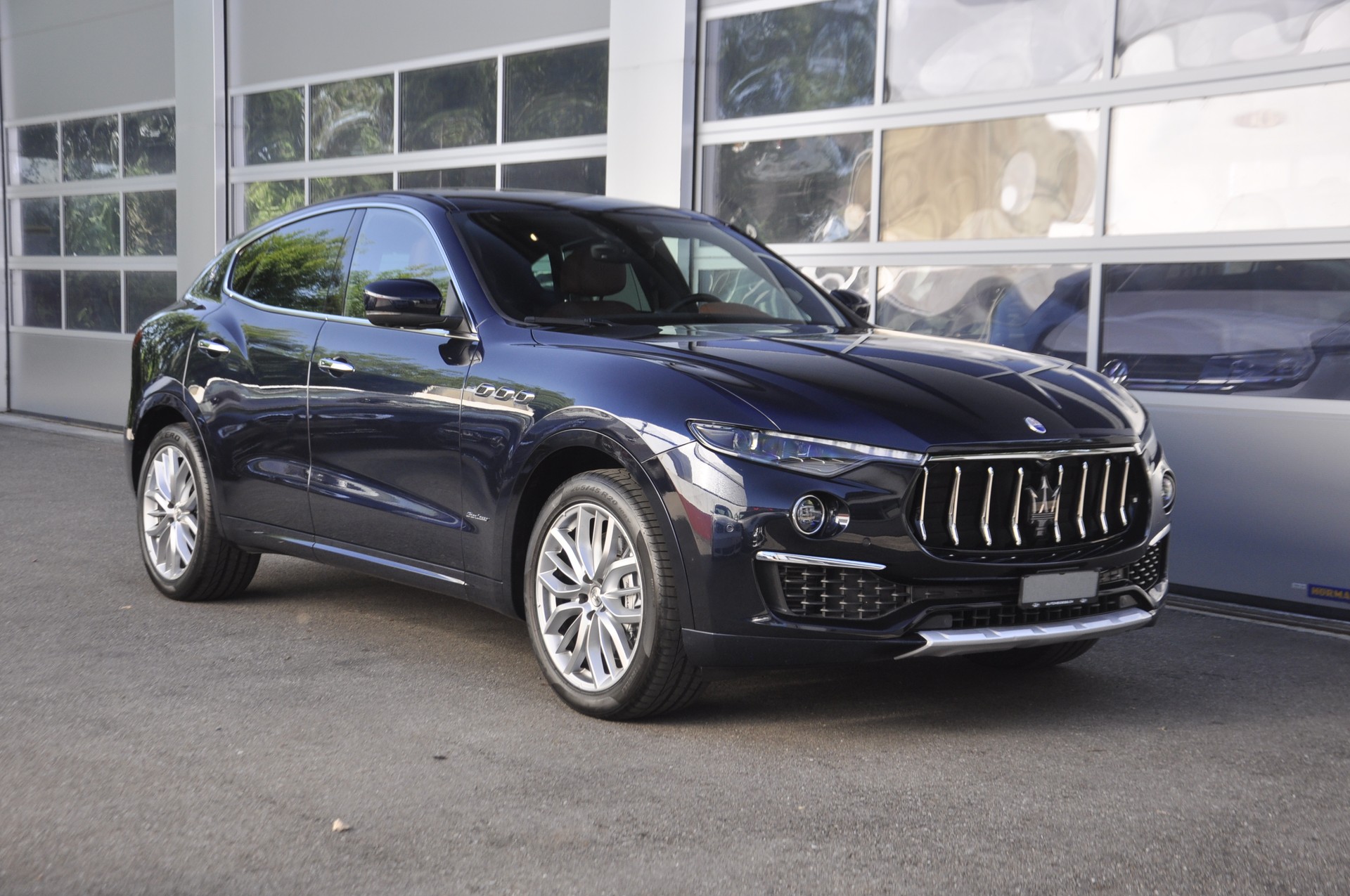 MASERATI Levante 3.0 V6 GranLusso Automatica-image-0