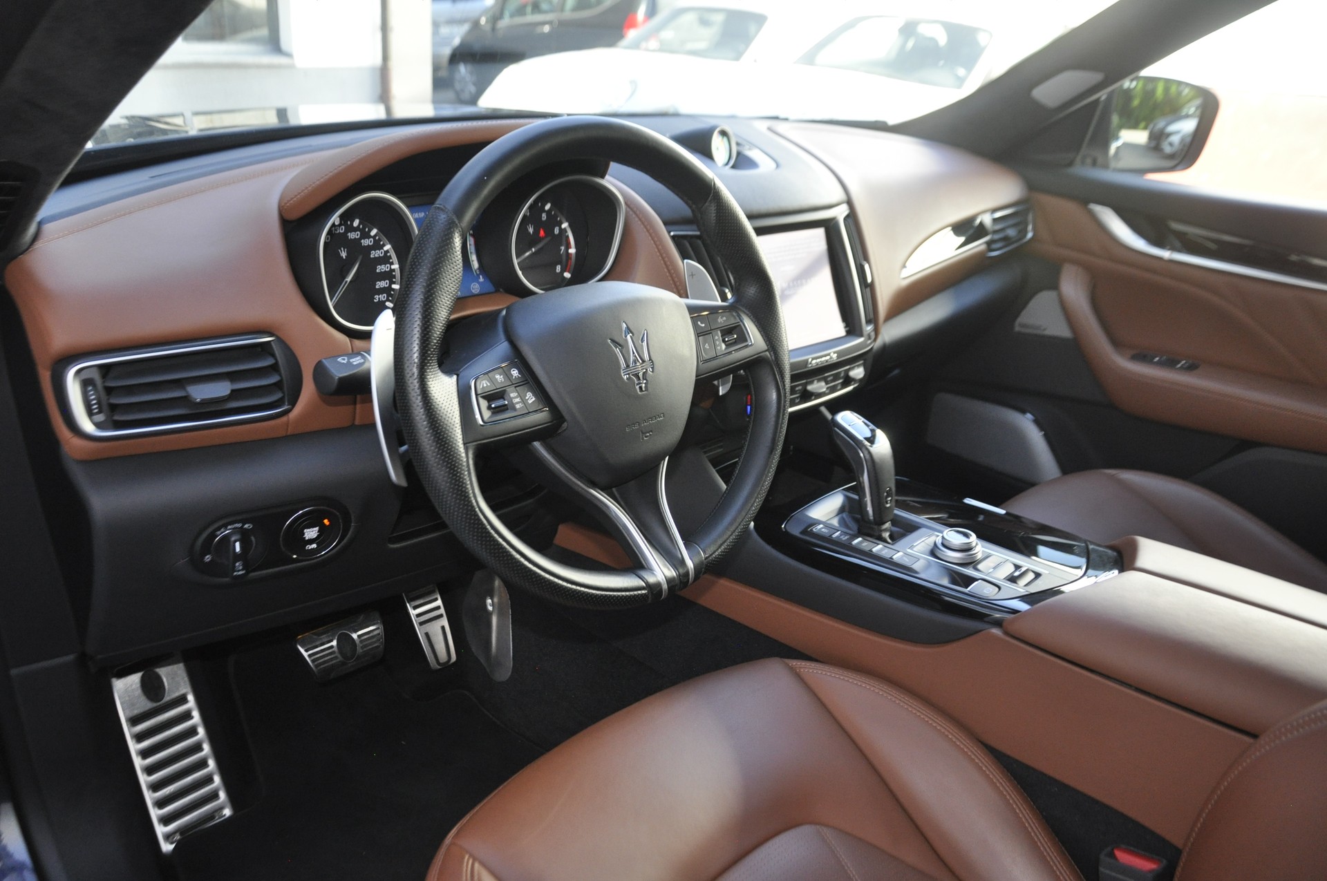 MASERATI Levante 3.0 V6 GranLusso Automatica-image-10
