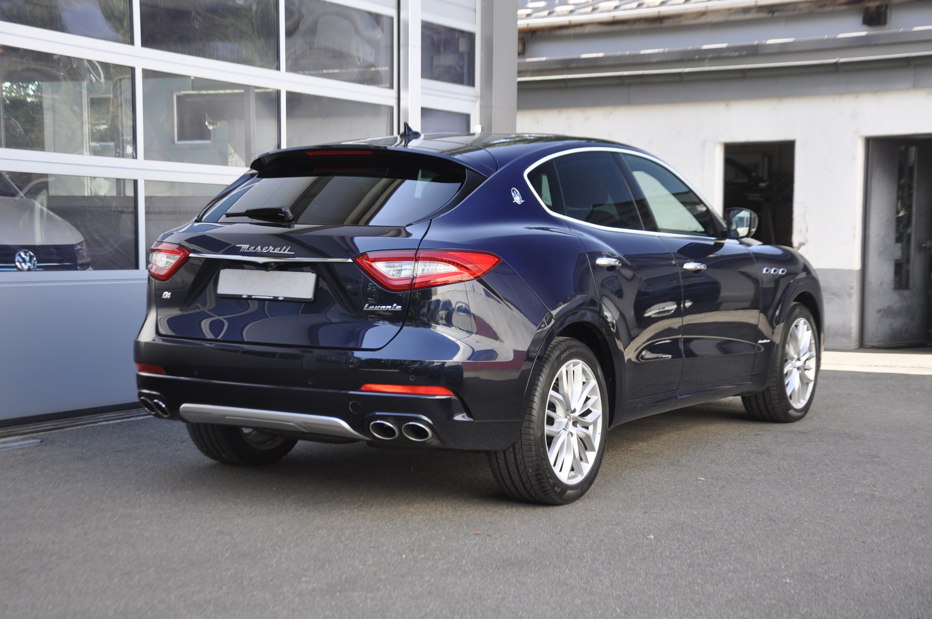 MASERATI Levante 3.0 V6 GranLusso Automatica-image-2
