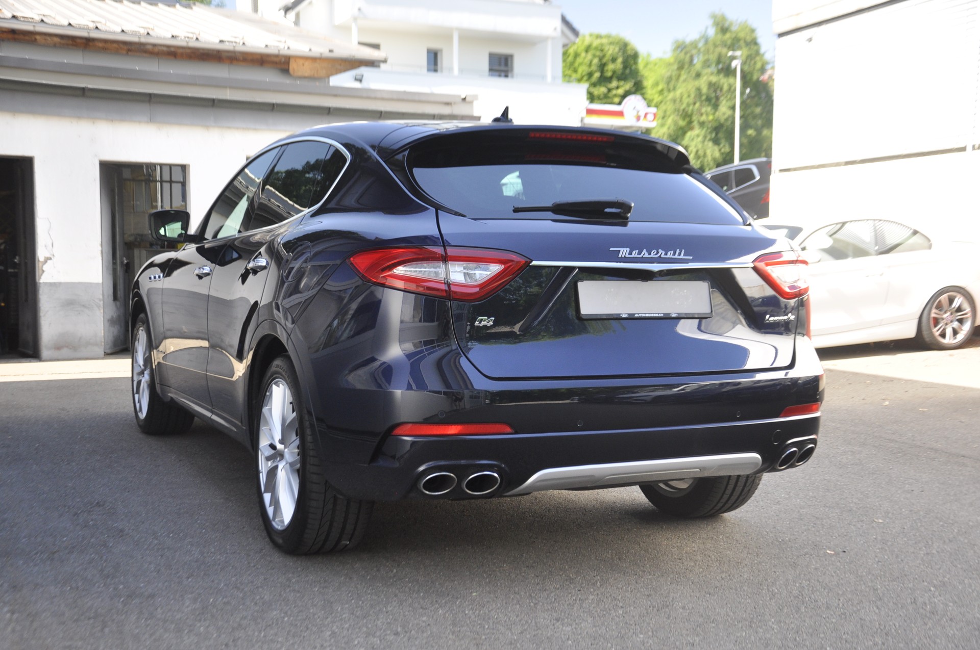 MASERATI Levante 3.0 V6 GranLusso Automatica-image-3