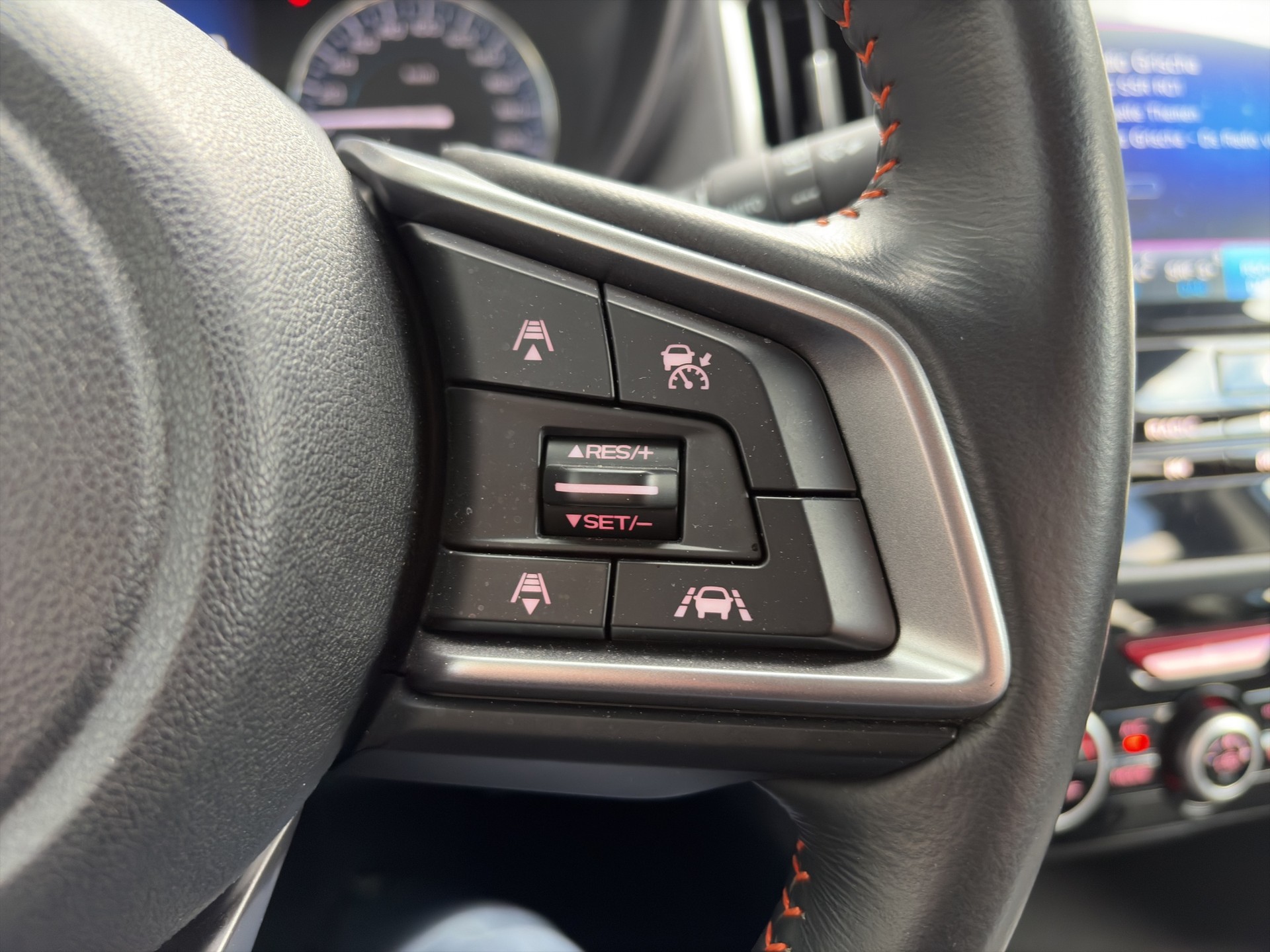 SUBARU XV 2.0i e-Boxer Swiss Plus-image-13