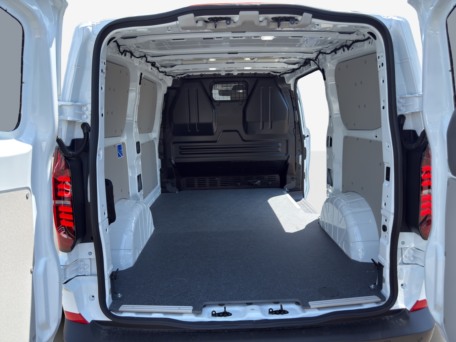 VW Transporter 2.5 TSI e-Hybrid-image-13