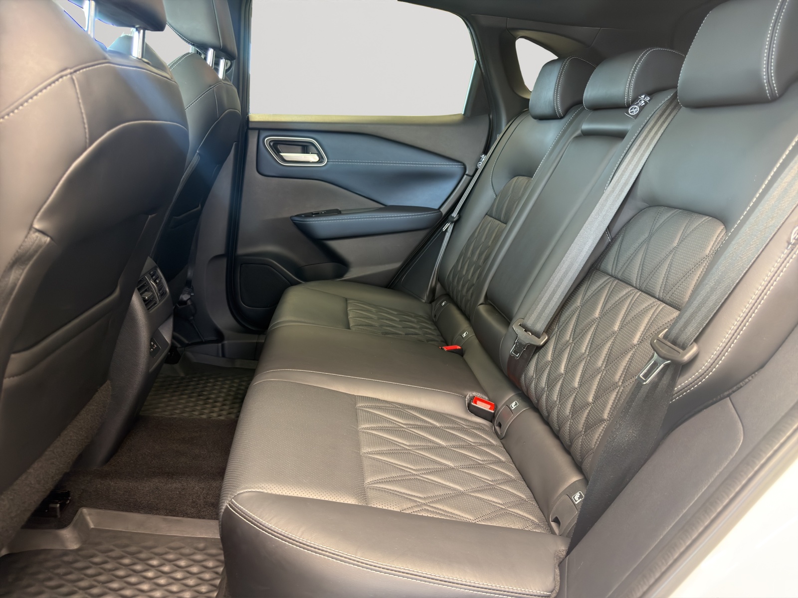NISSAN Qashqai 1.3 DIG-T MHEV Tekna+ Xtronic 4x4-image-9