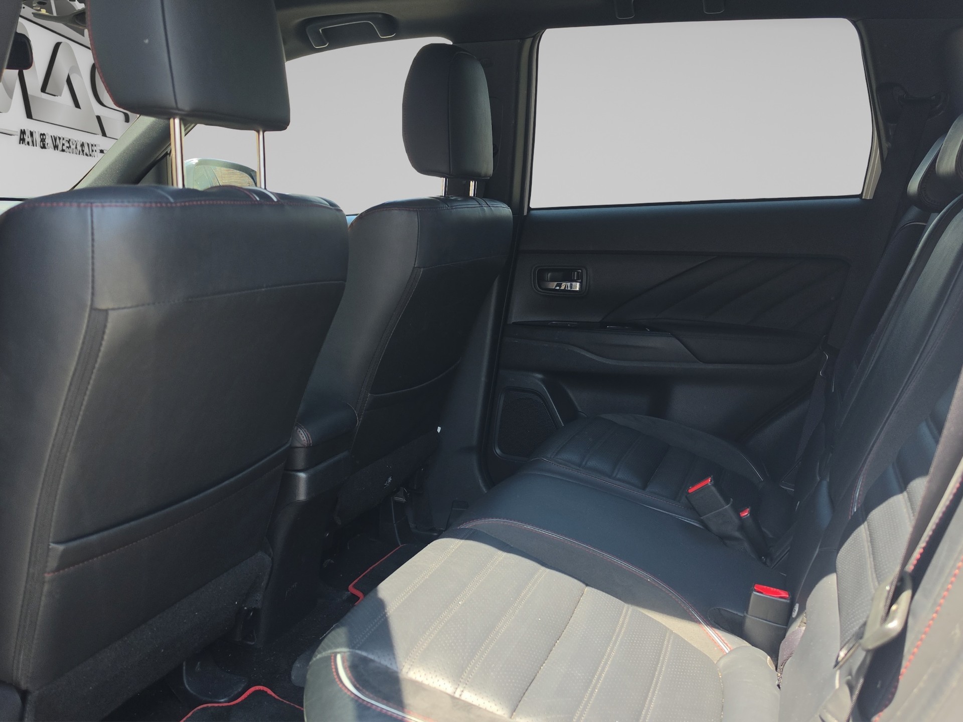 MITSUBISHI Outlander 2.0 PHEV Style Anniversary 4WD Automatic-image-10