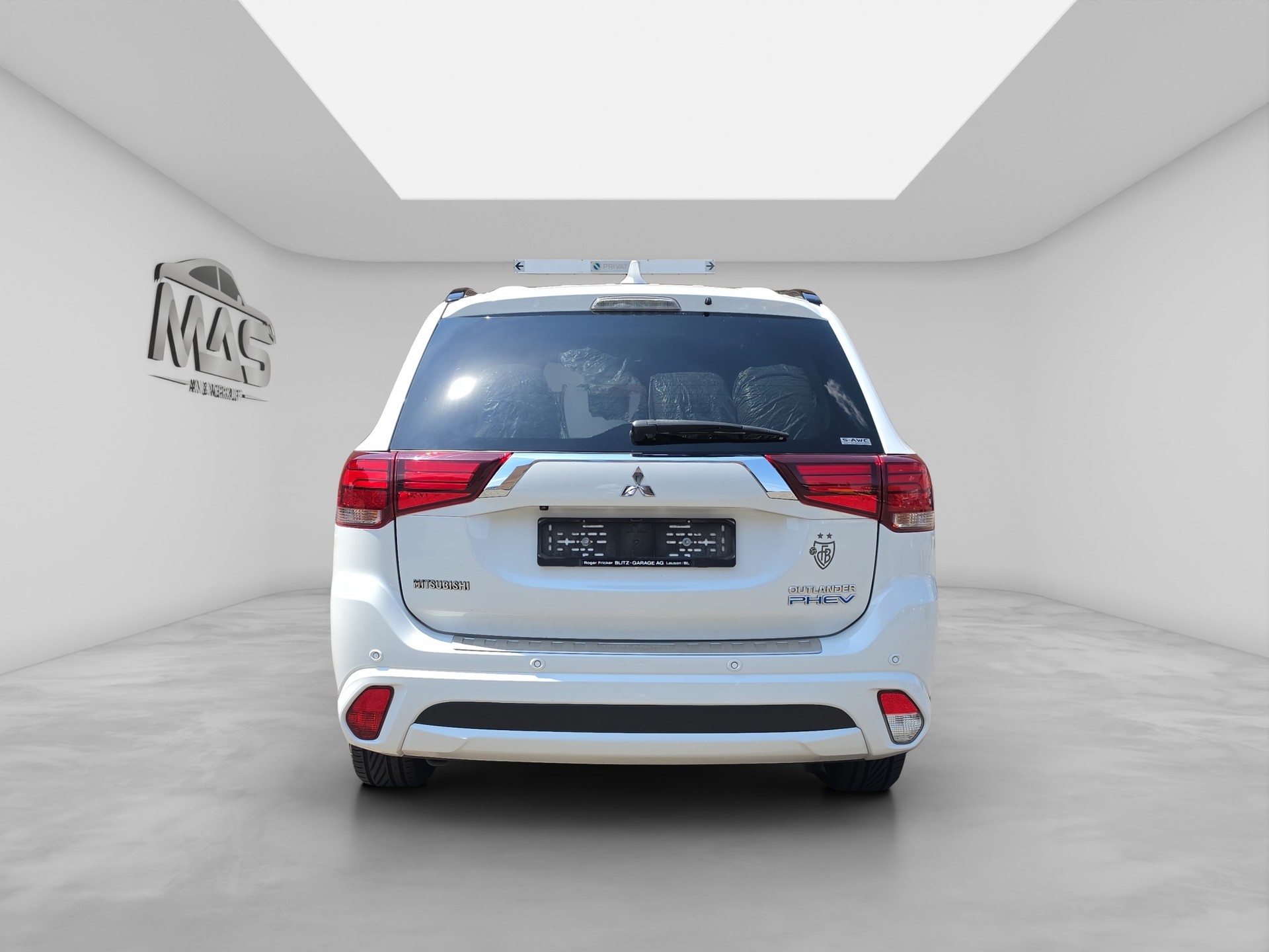 MITSUBISHI Outlander 2.0 PHEV Style Anniversary 4WD Automatic-image-4