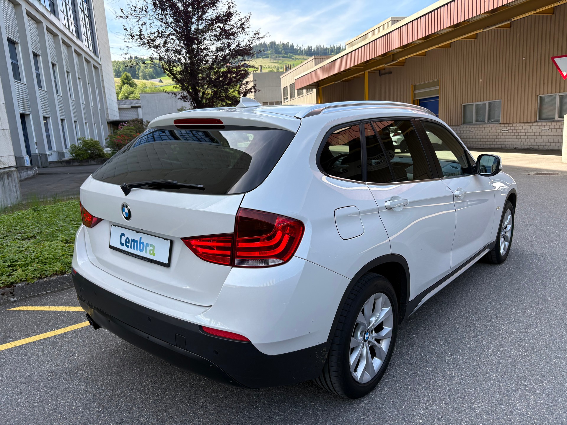 BMW X1 xDrive 28i Steptronic-image-5