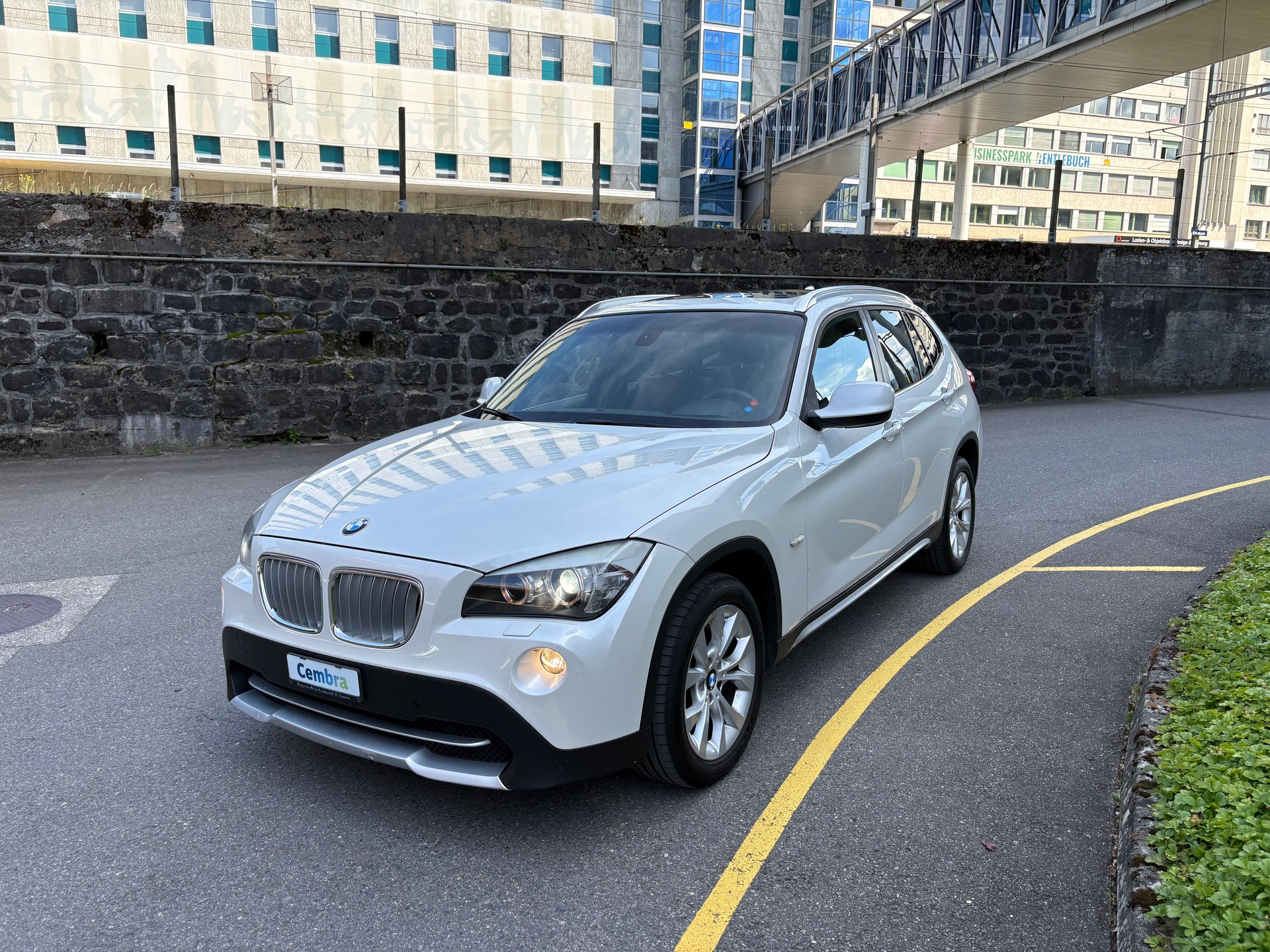 BMW X1 xDrive 28i Steptronic-image-1