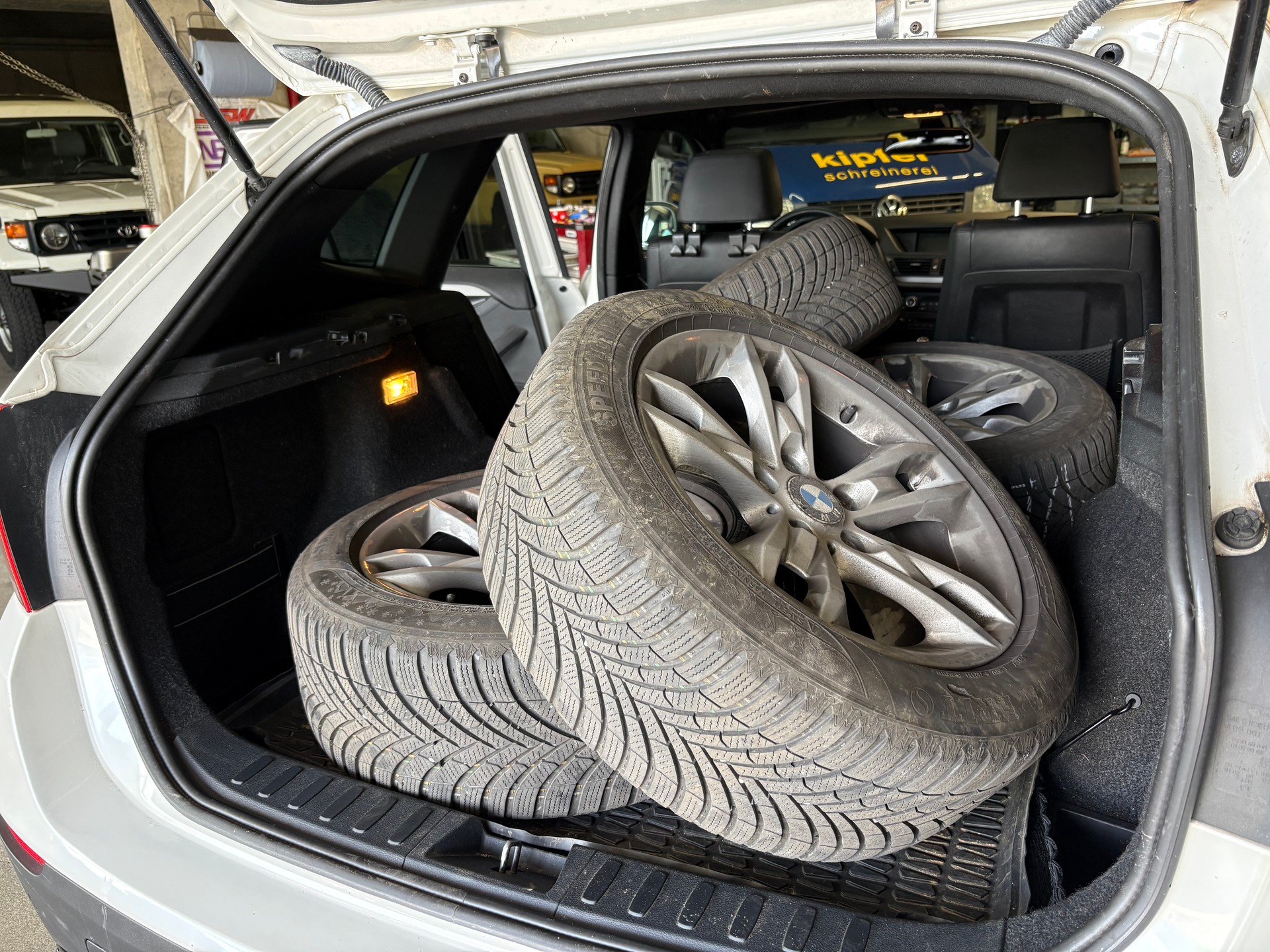 BMW X1 xDrive 28i Steptronic-image-14