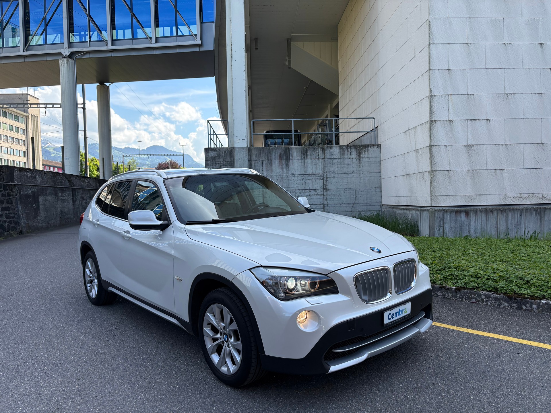 BMW X1 xDrive 28i Steptronic-image-0