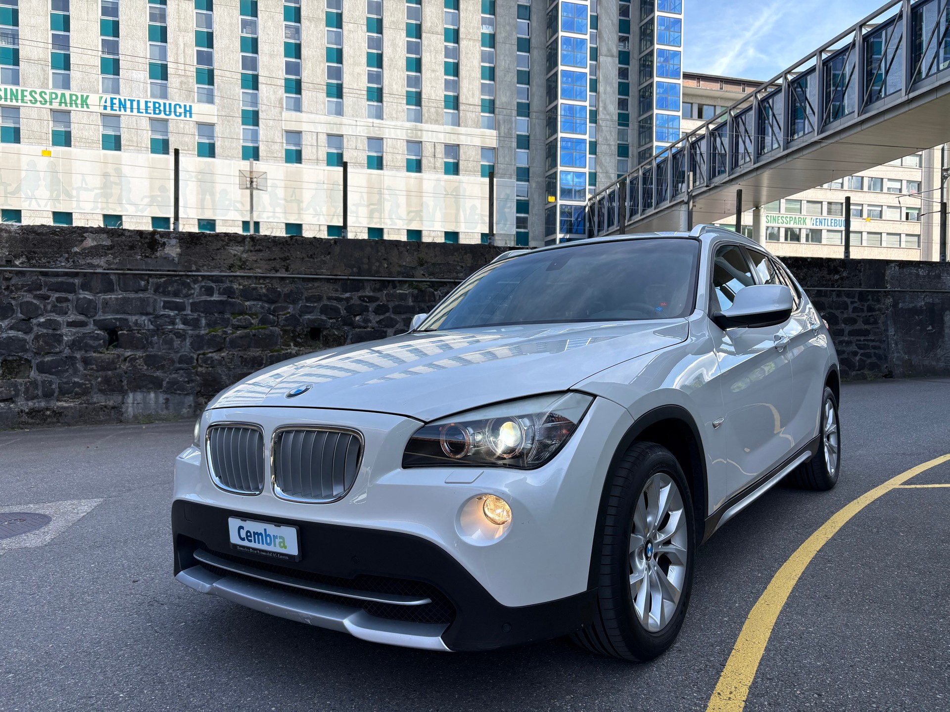 BMW X1 xDrive 28i Steptronic-image-2
