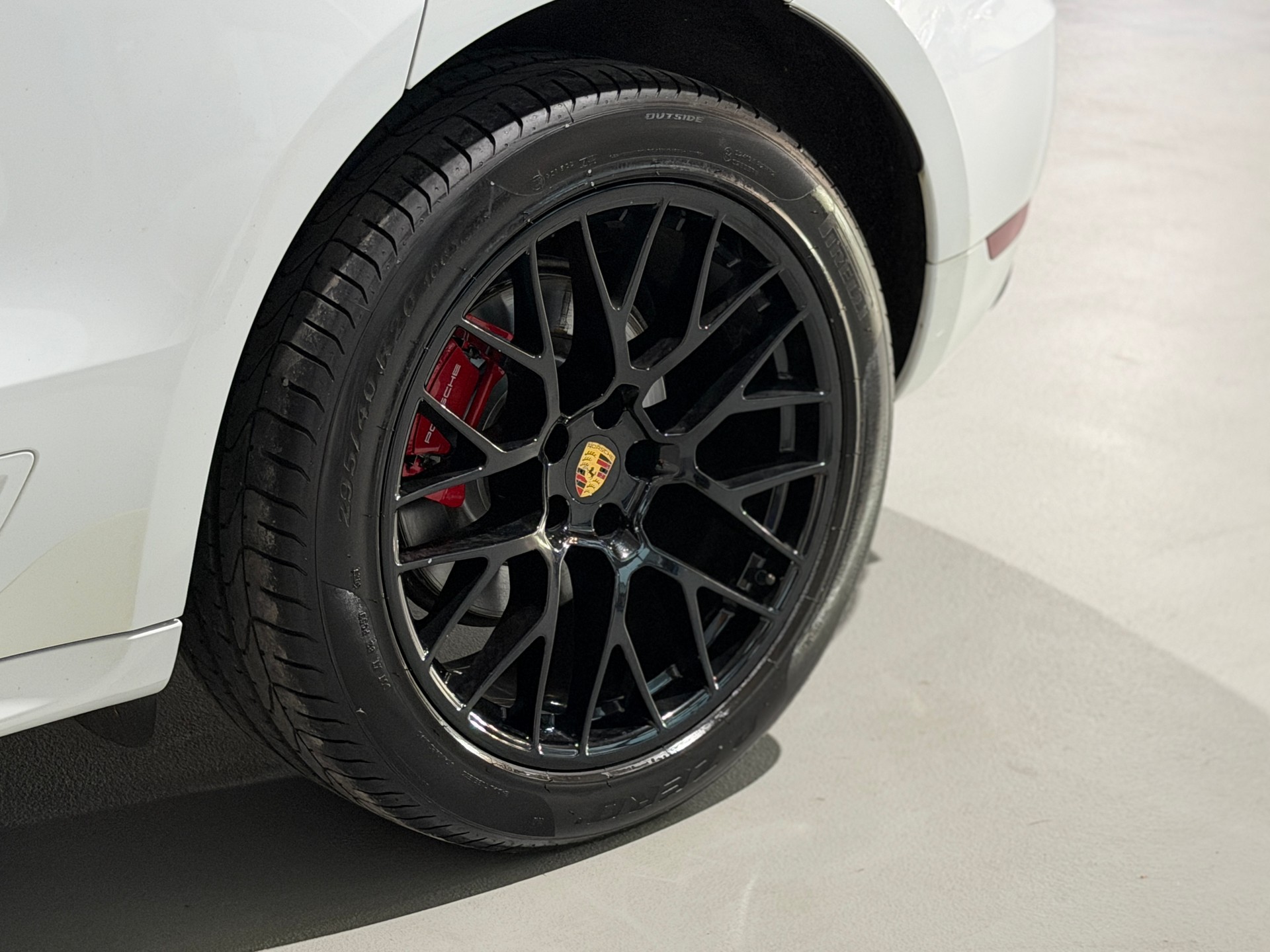 PORSCHE Macan GTS PDK (CH) AHK 2.4T-image-17