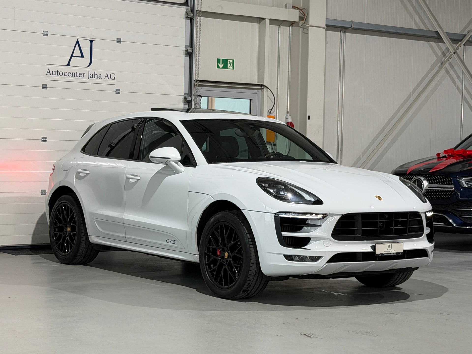 PORSCHE Macan GTS PDK (CH) AHK 2.4T-image-4