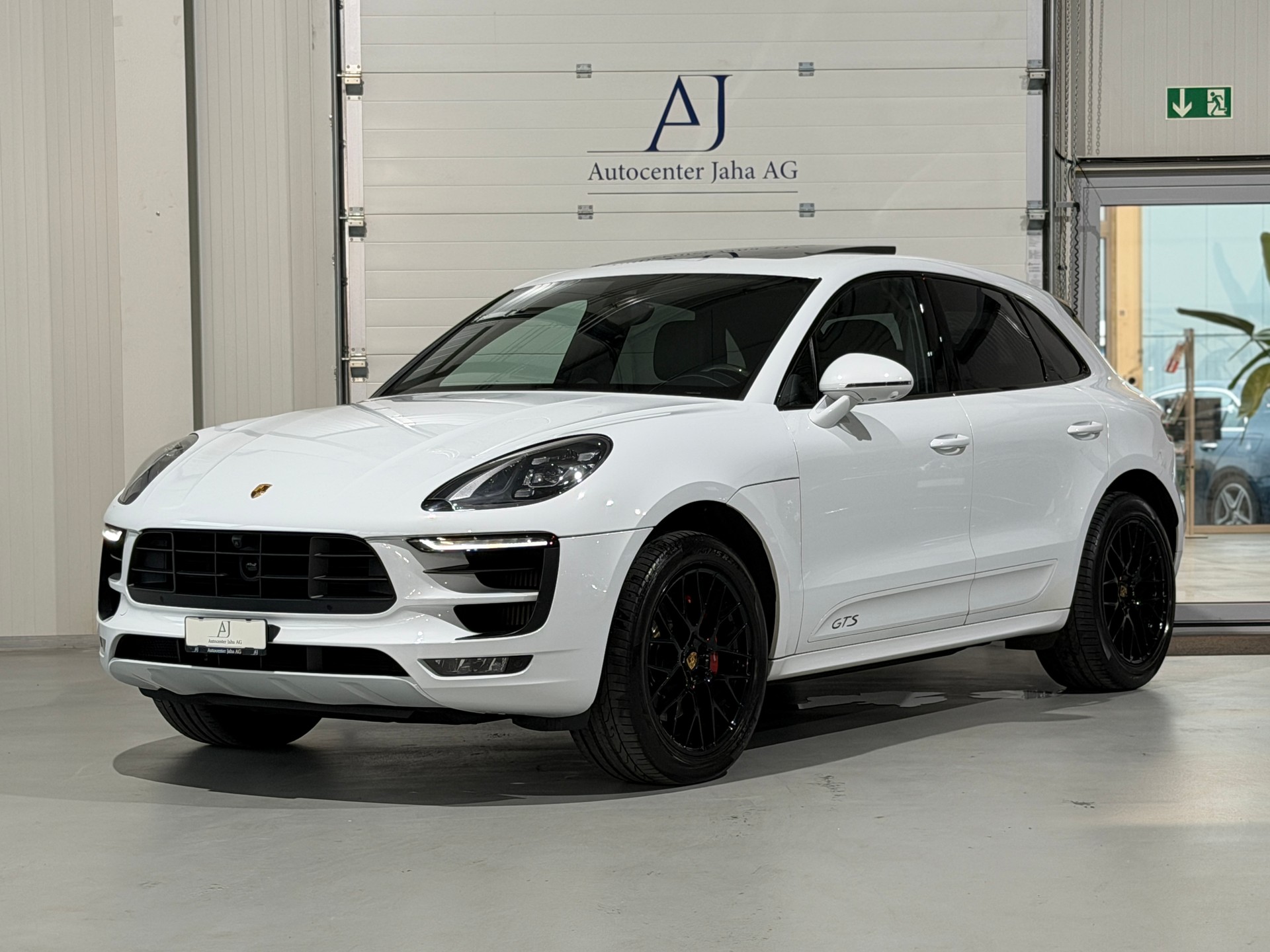PORSCHE Macan GTS PDK (CH) AHK 2.4T-image-2