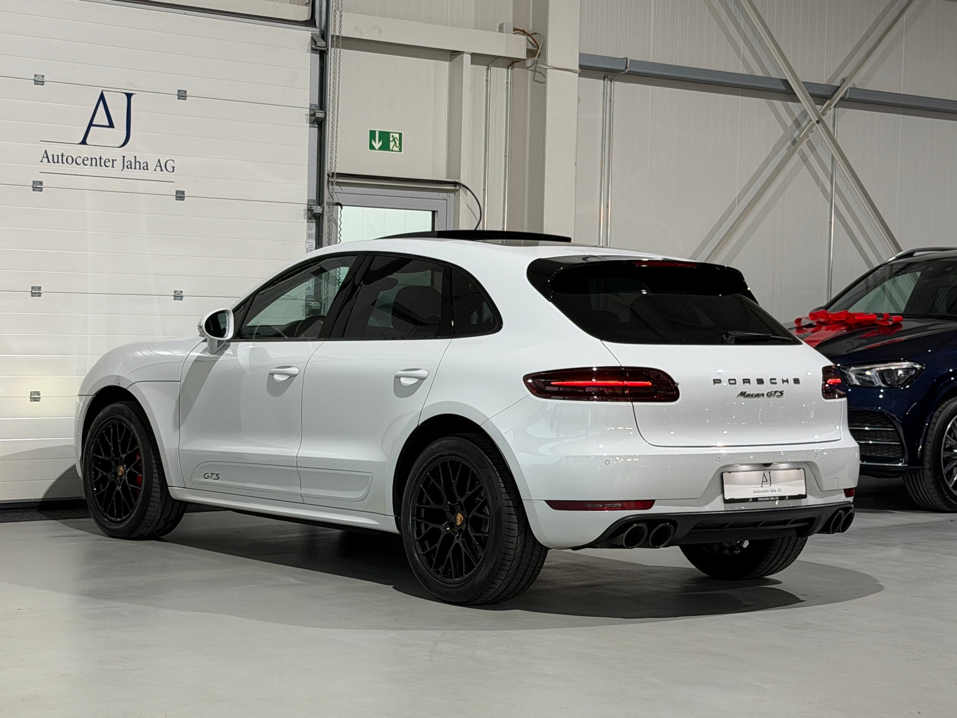 PORSCHE Macan GTS PDK (CH) AHK 2.4T-image-19