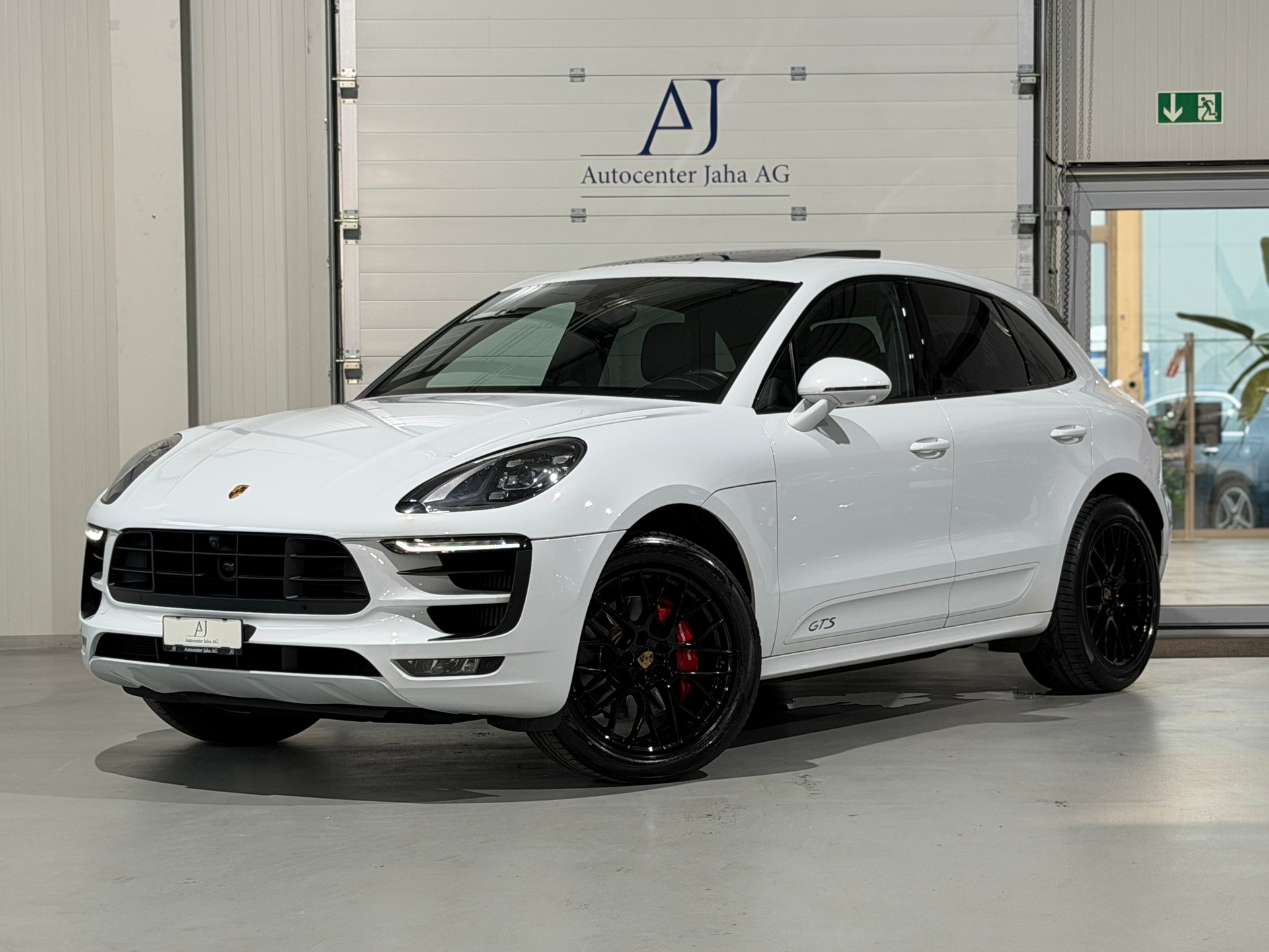 PORSCHE Macan GTS PDK (CH) AHK 2.4T-image-0