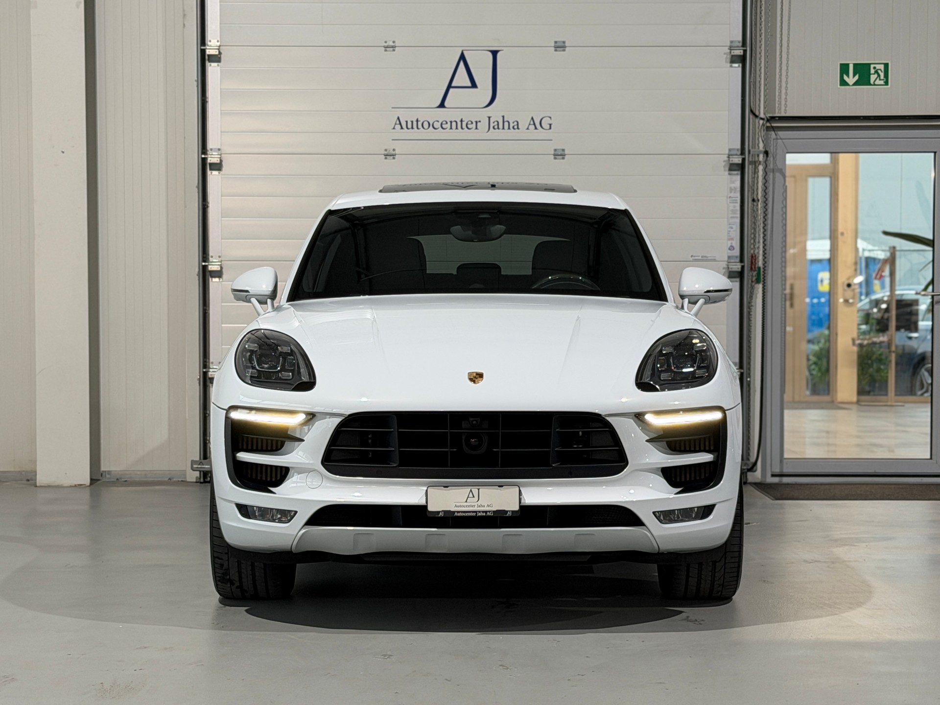 PORSCHE Macan GTS PDK (CH) AHK 2.4T-image-3
