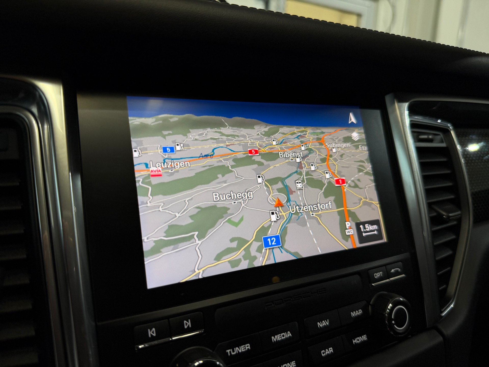 PORSCHE Macan GTS PDK (CH) AHK 2.4T-image-9