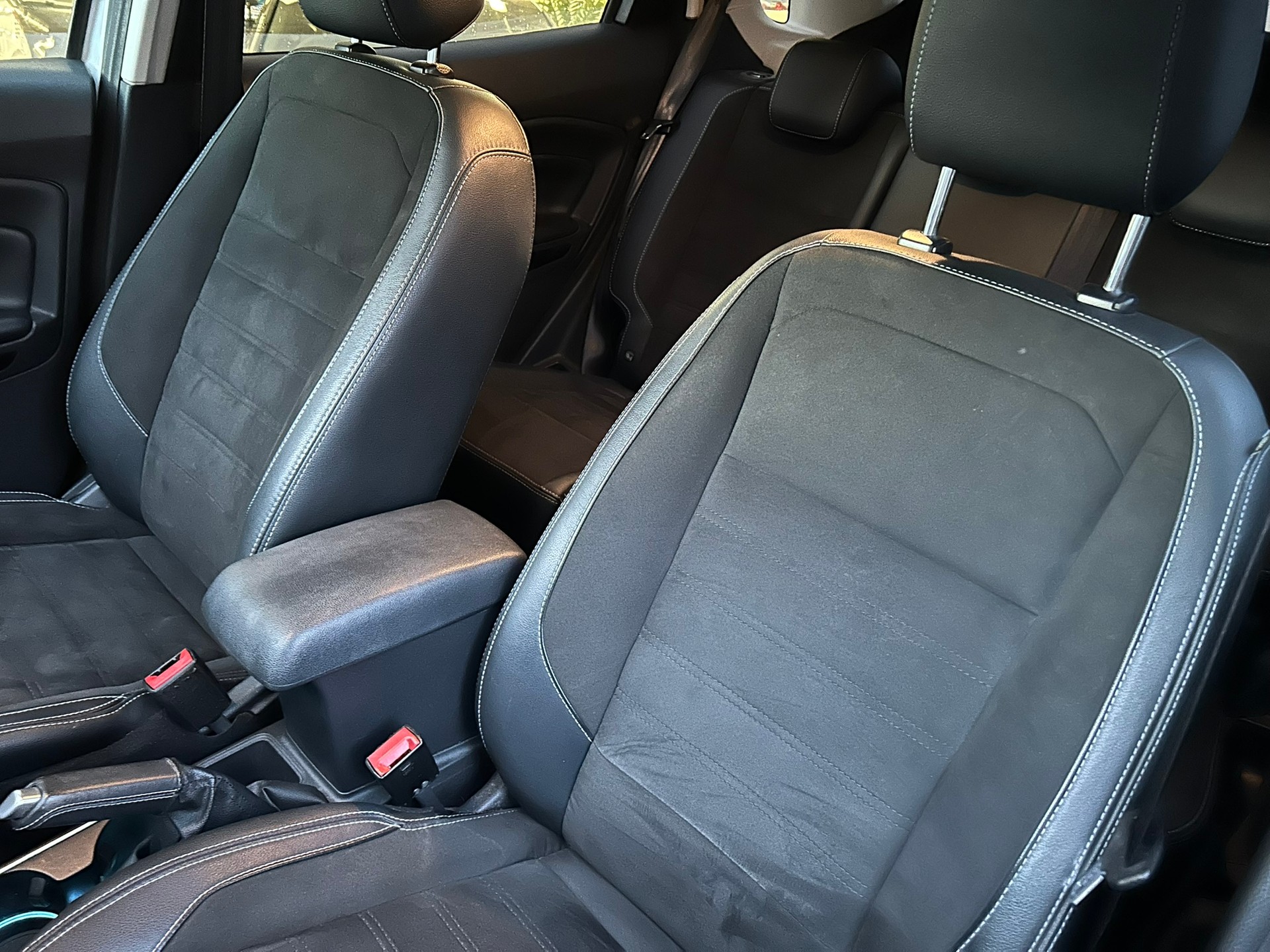 FORD EcoSport 1.5 TDCi ST-Line 4x4-image-8