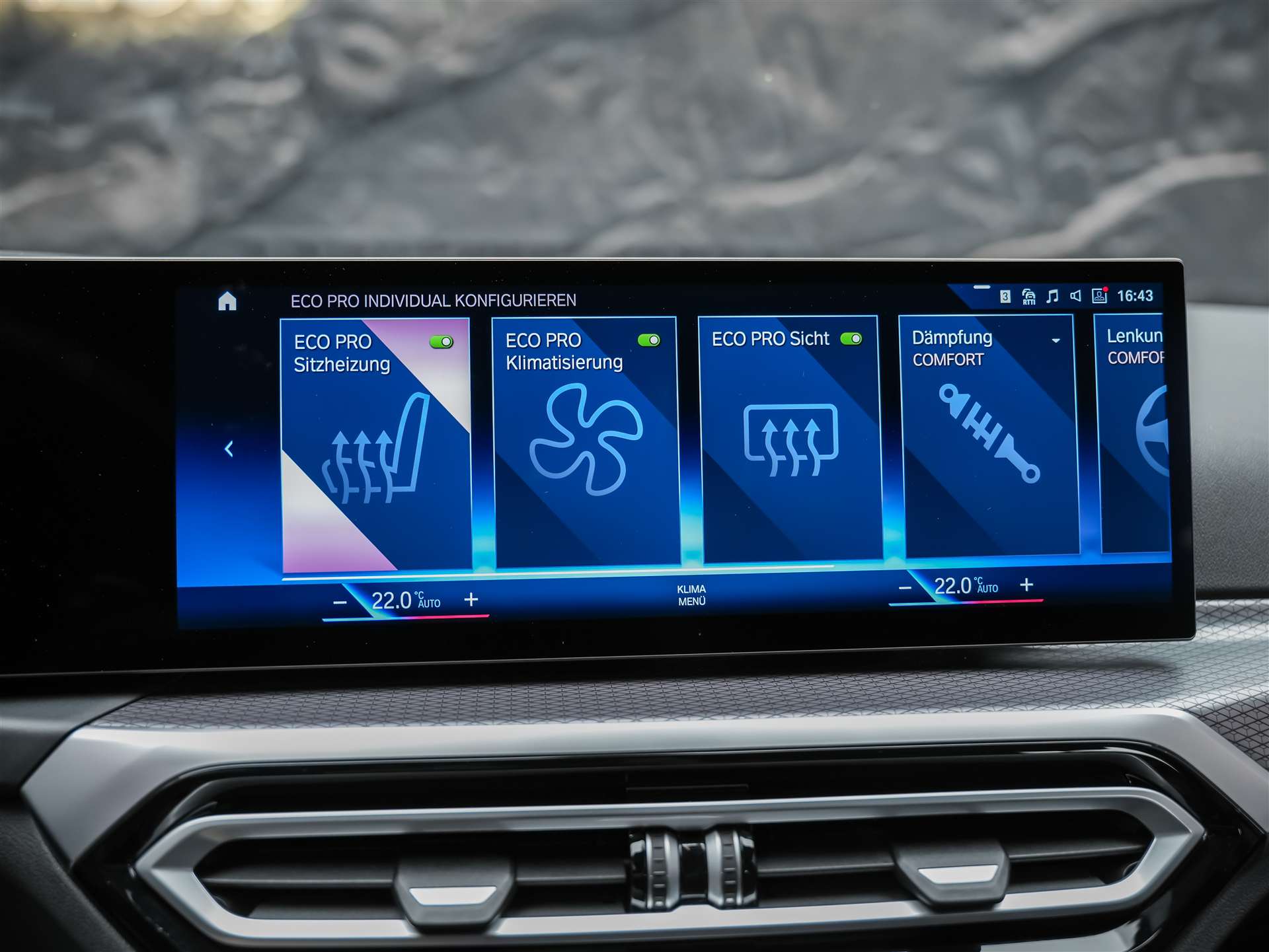 BMW 330i xDrive Steptronic M Sport Pro *Werksgarantie*Abstandsregler*Head Up Display*-image-37