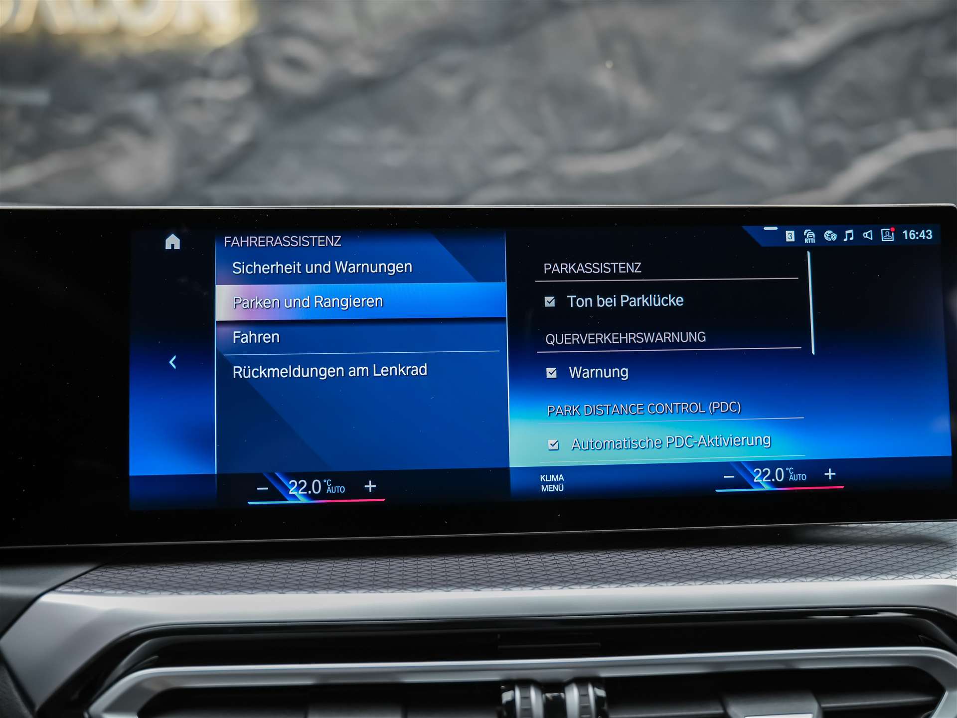 BMW 330i xDrive Steptronic M Sport Pro *Werksgarantie*Abstandsregler*Head Up Display*-image-32