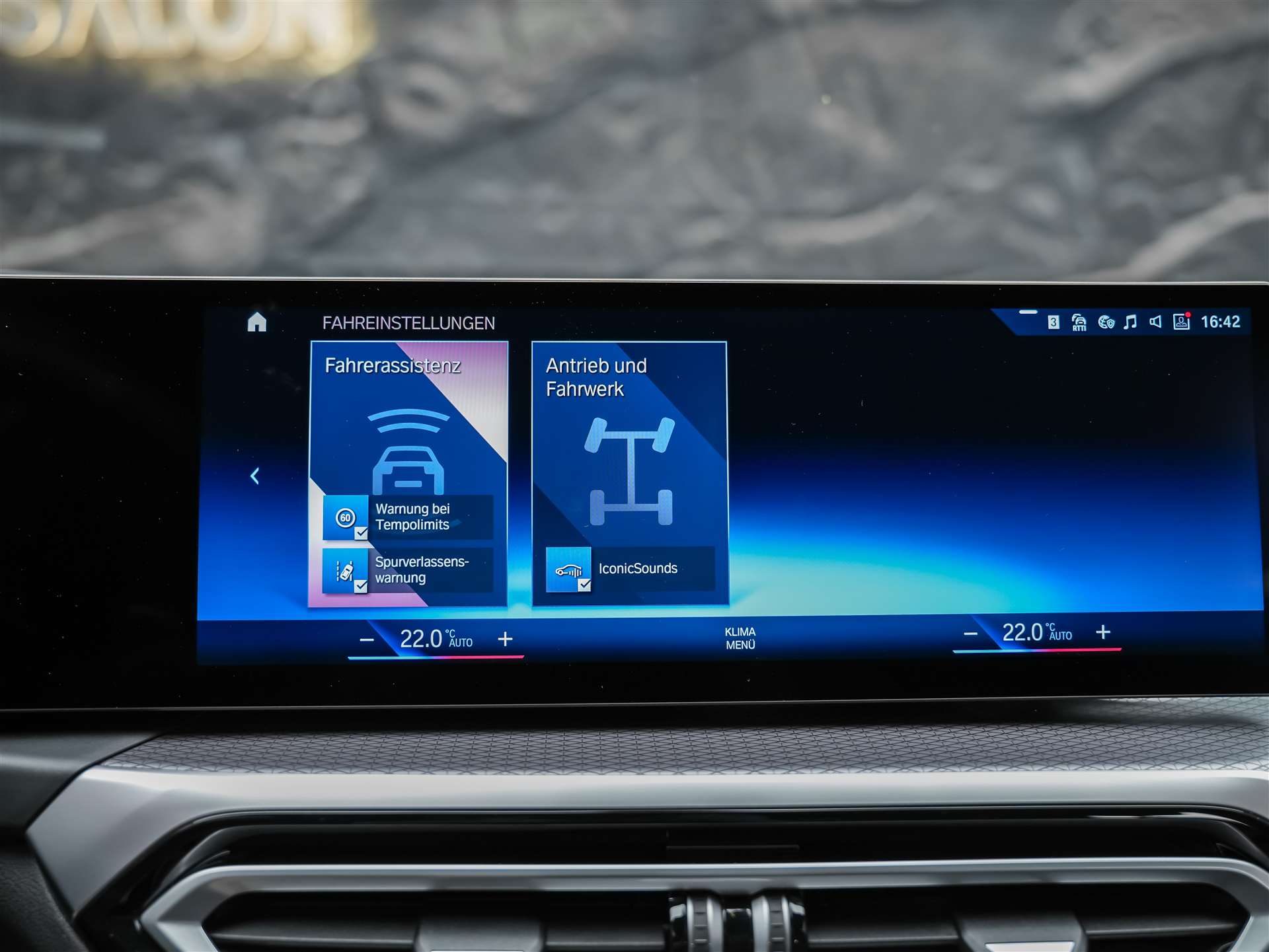 BMW 330i xDrive Steptronic M Sport Pro *Werksgarantie*Abstandsregler*Head Up Display*-image-30