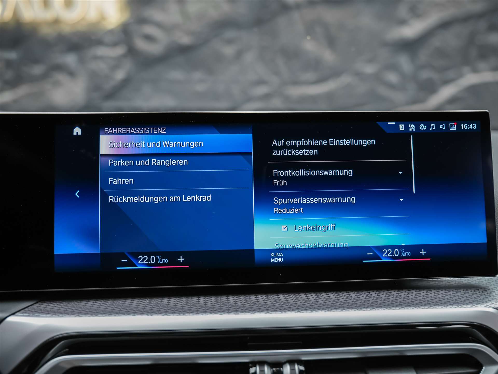 BMW 330i xDrive Steptronic M Sport Pro *Werksgarantie*Abstandsregler*Head Up Display*-image-31