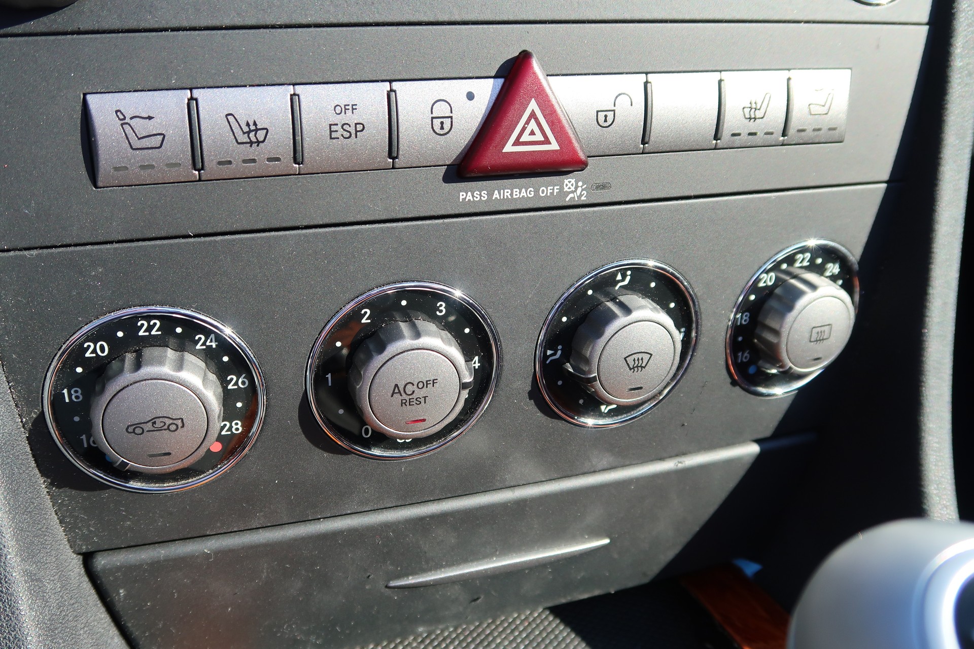 MERCEDES-BENZ SLK 200 Kompressor-image-13