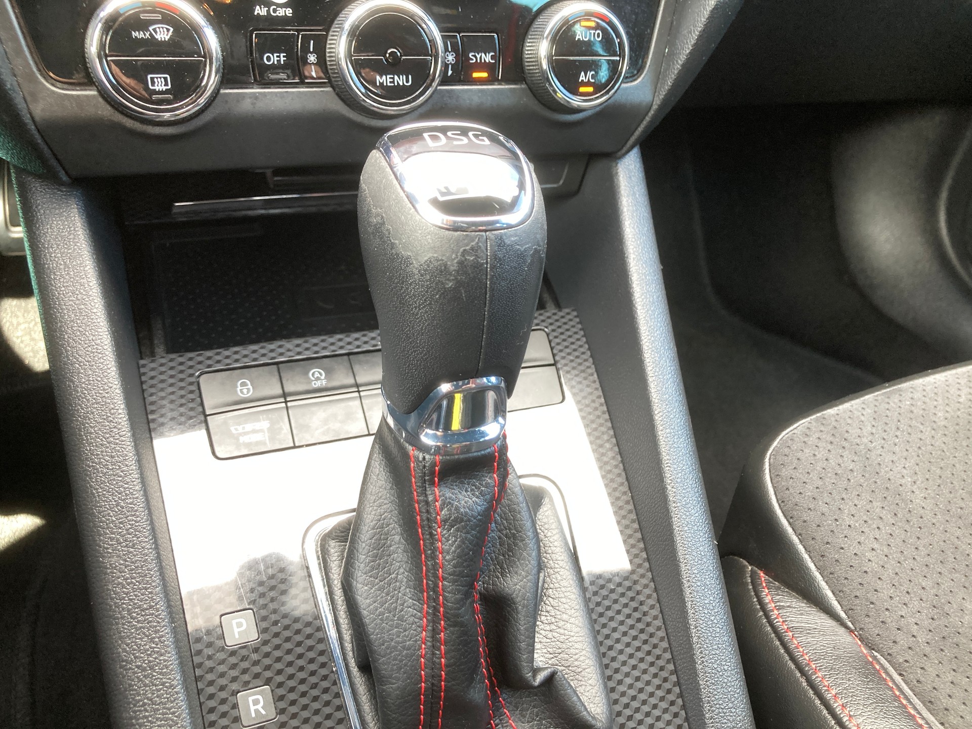 SKODA Octavia Combi 2.0 TDI RS 4x4 DSG mit Anhängerkupplung-image-12