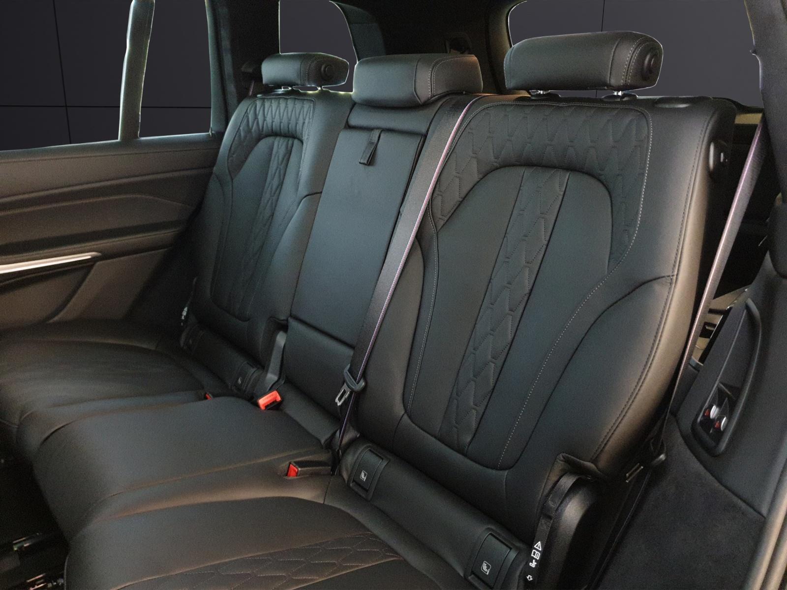 BMW X7 40d xDrive-image-11