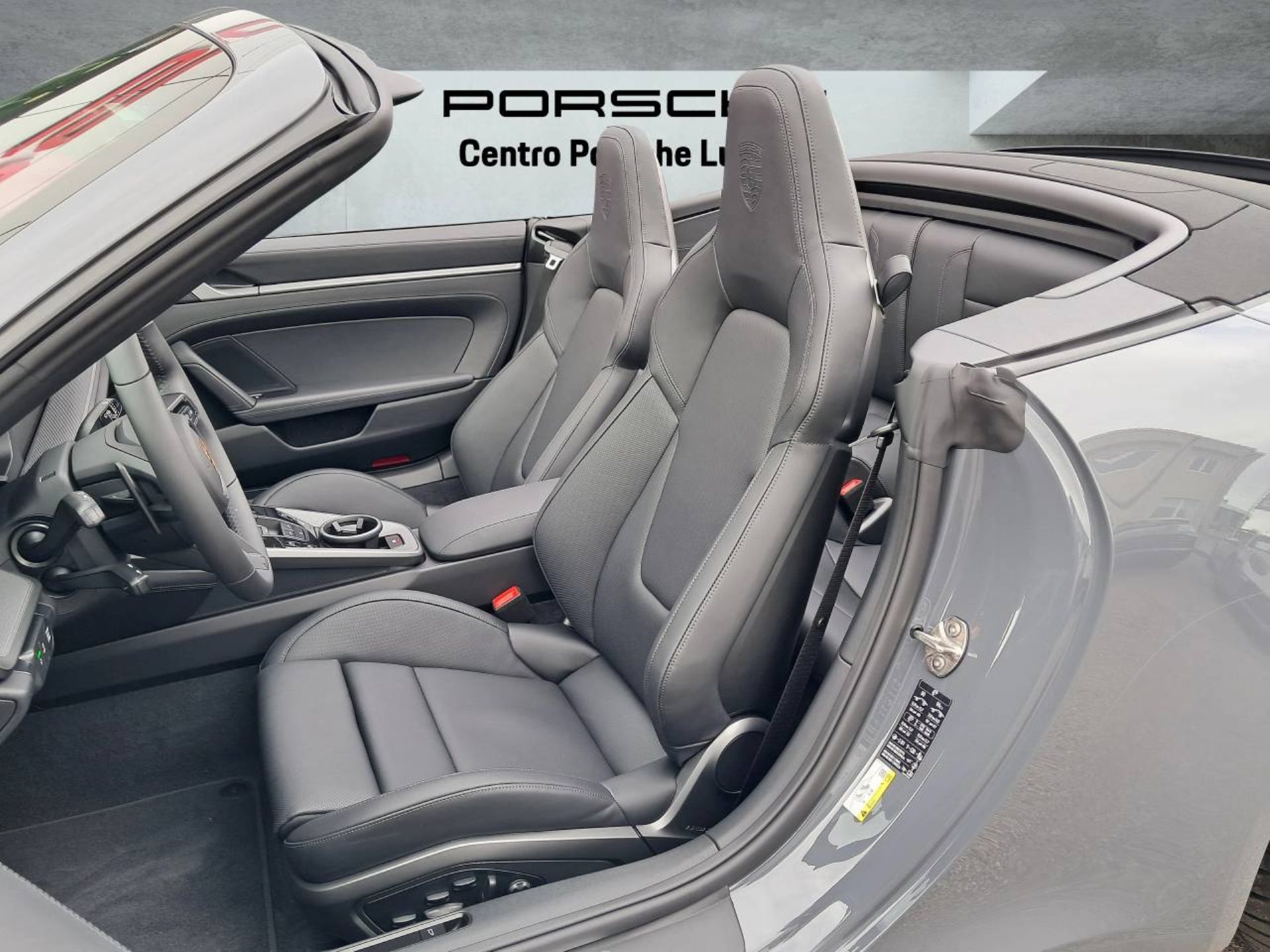 PORSCHE 911 Carrera S Cabriolet-image-4