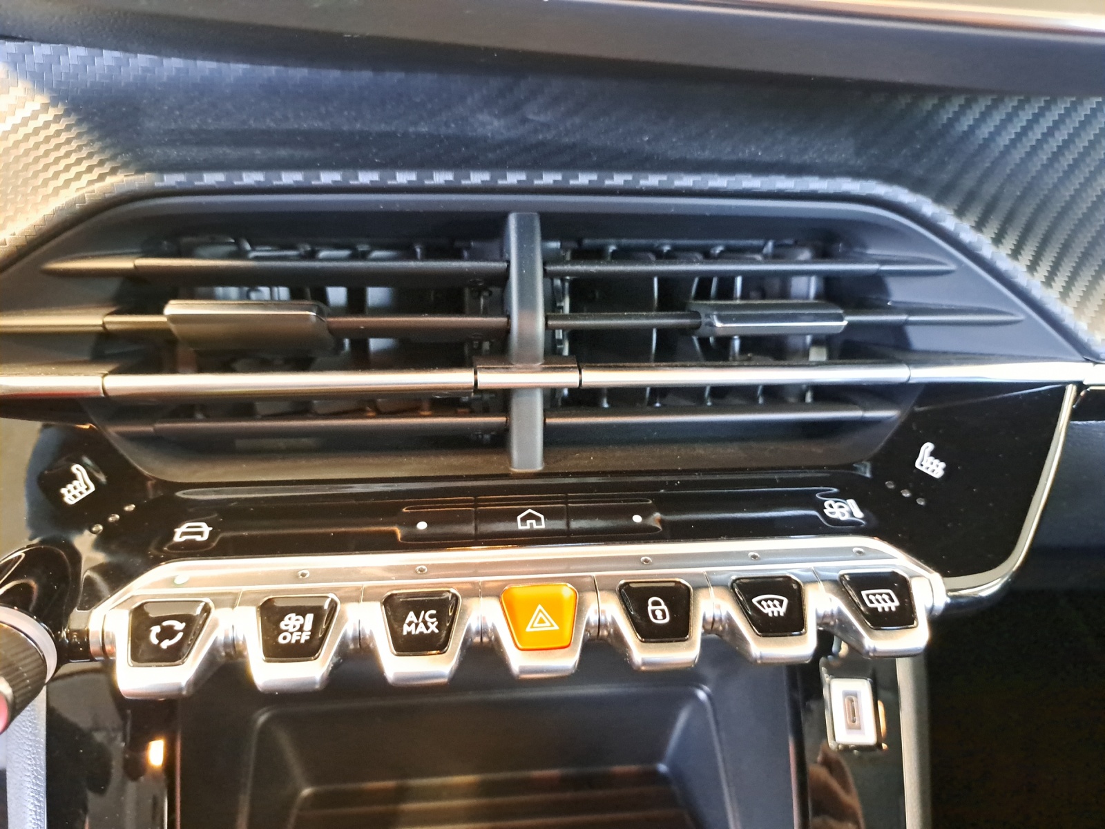 PEUGEOT 208 1.2 Hybrid Active-image-18